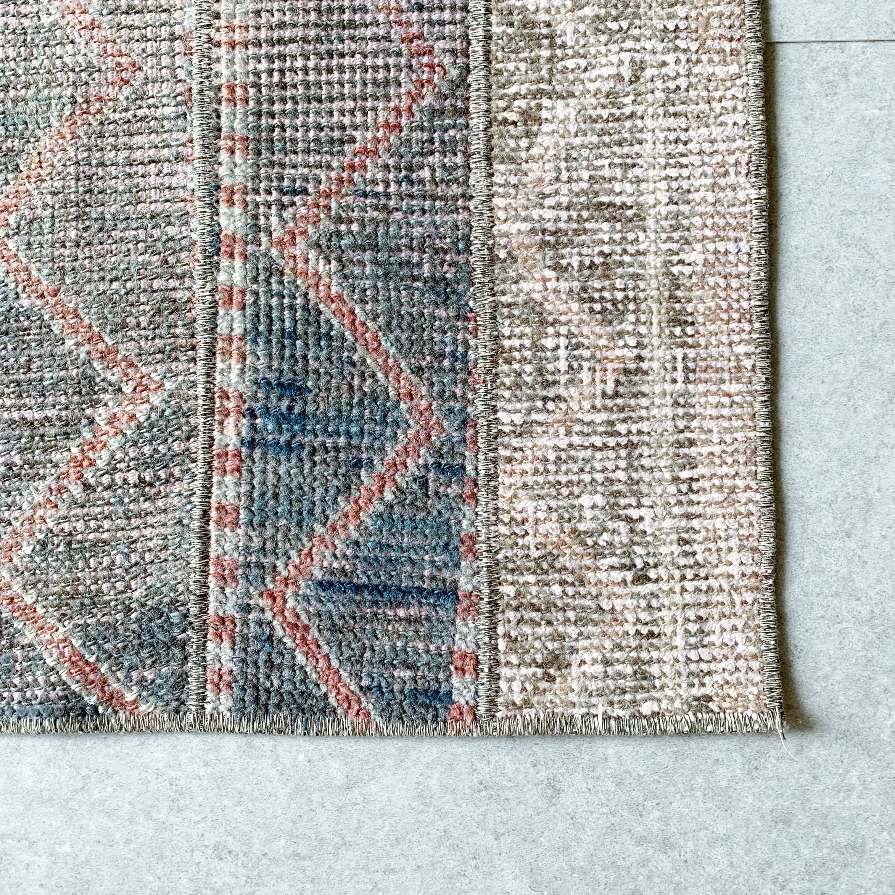 Vintage rug】138 × 81｜アシンメトリー ヴィンテージラグ