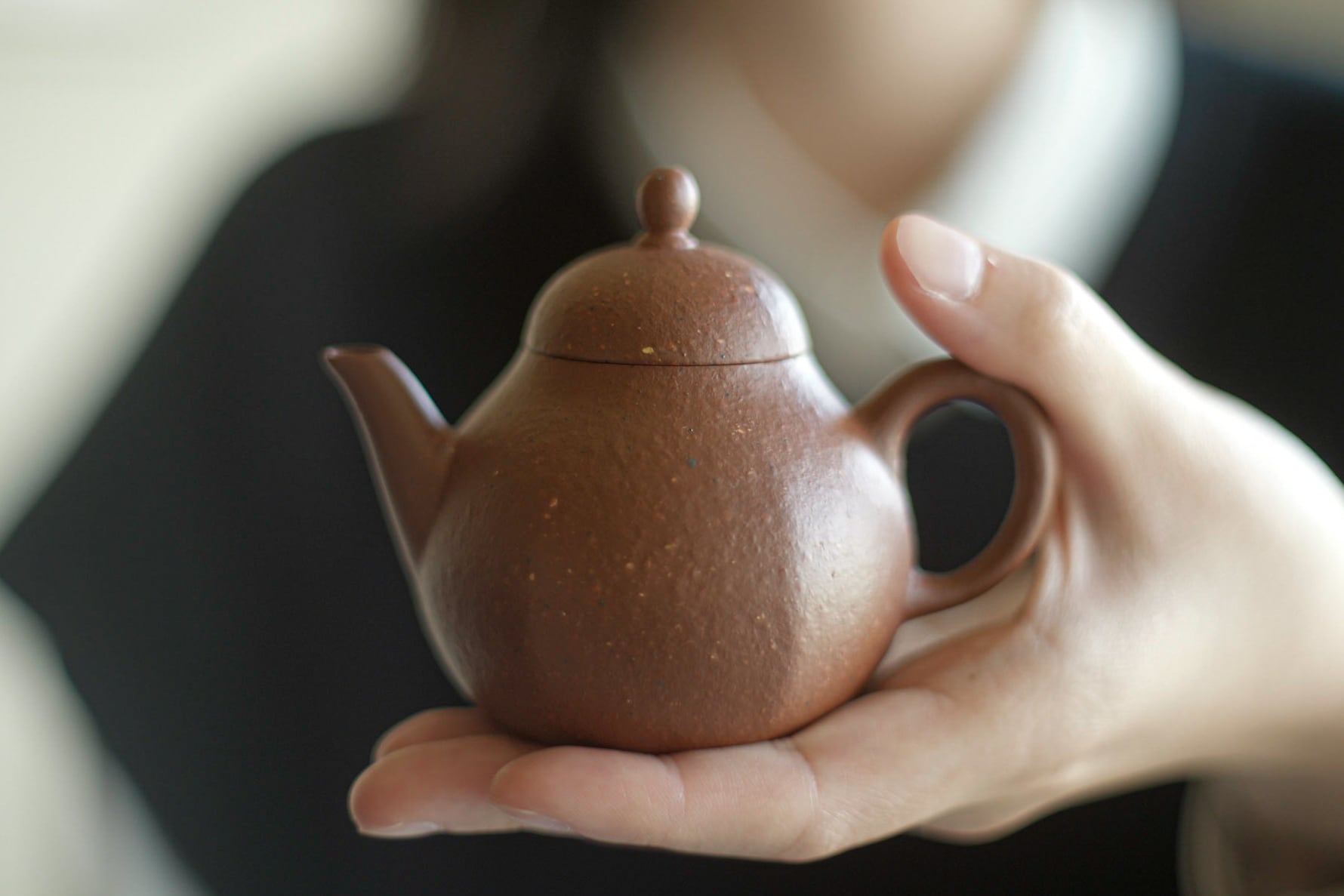 宜興紫砂壺 「六方梨形」・黃竜山老朱泥 | 北白川糕糰店