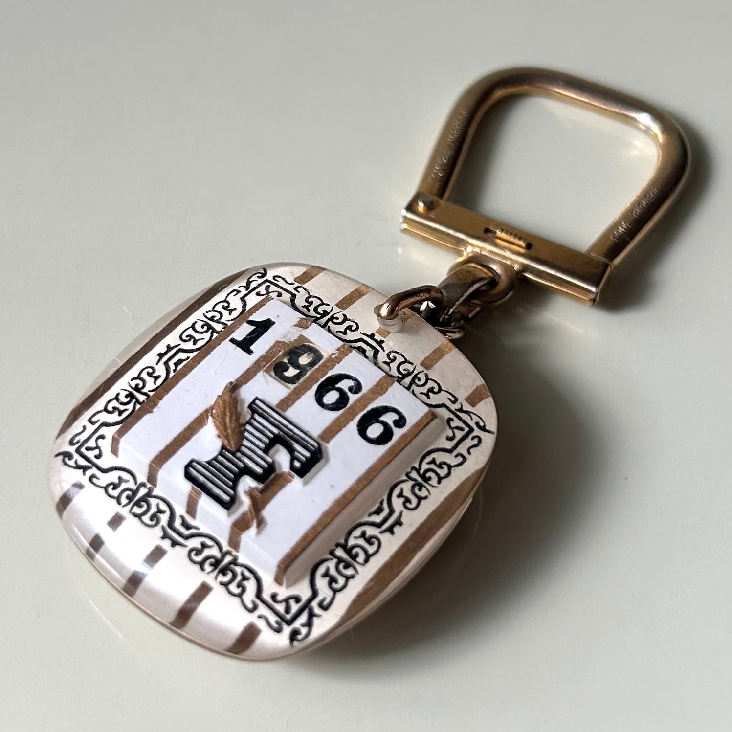 LE FIGARO 新聞社 動く ブルボンキーホルダー | ブルボン蚤の市