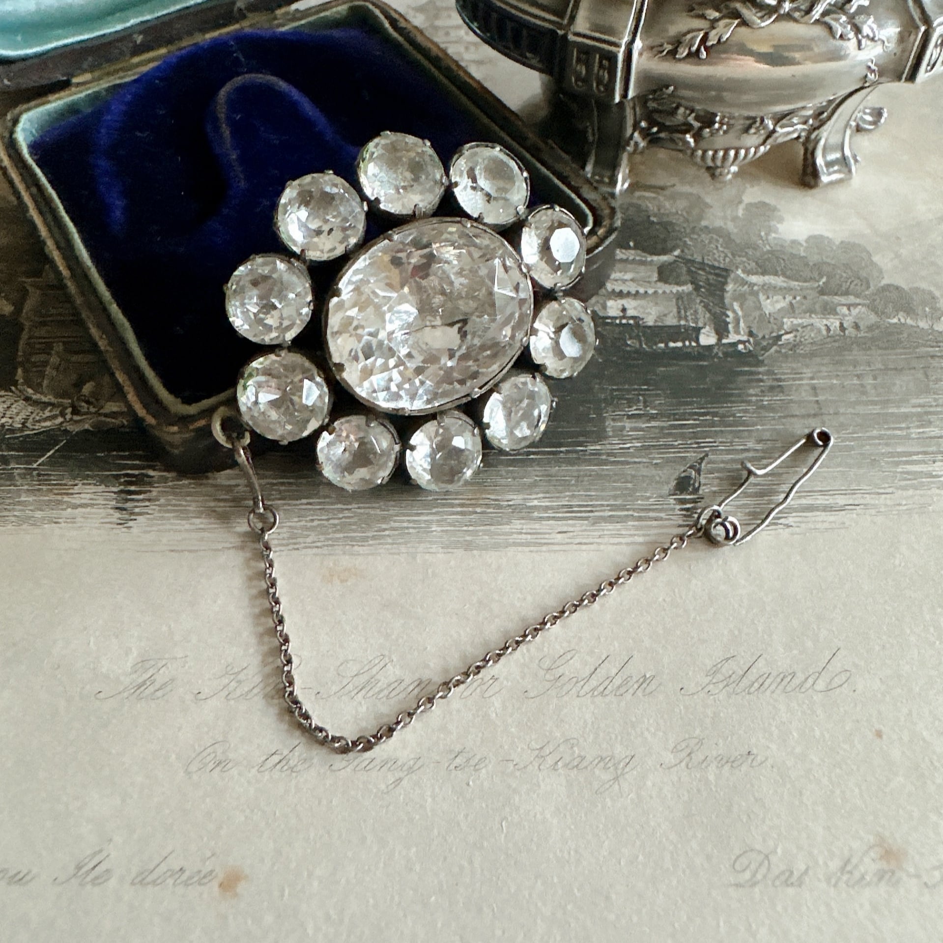 I様専用)ペーストガラスのヴィクトリアンクラスターブローチ | Maria