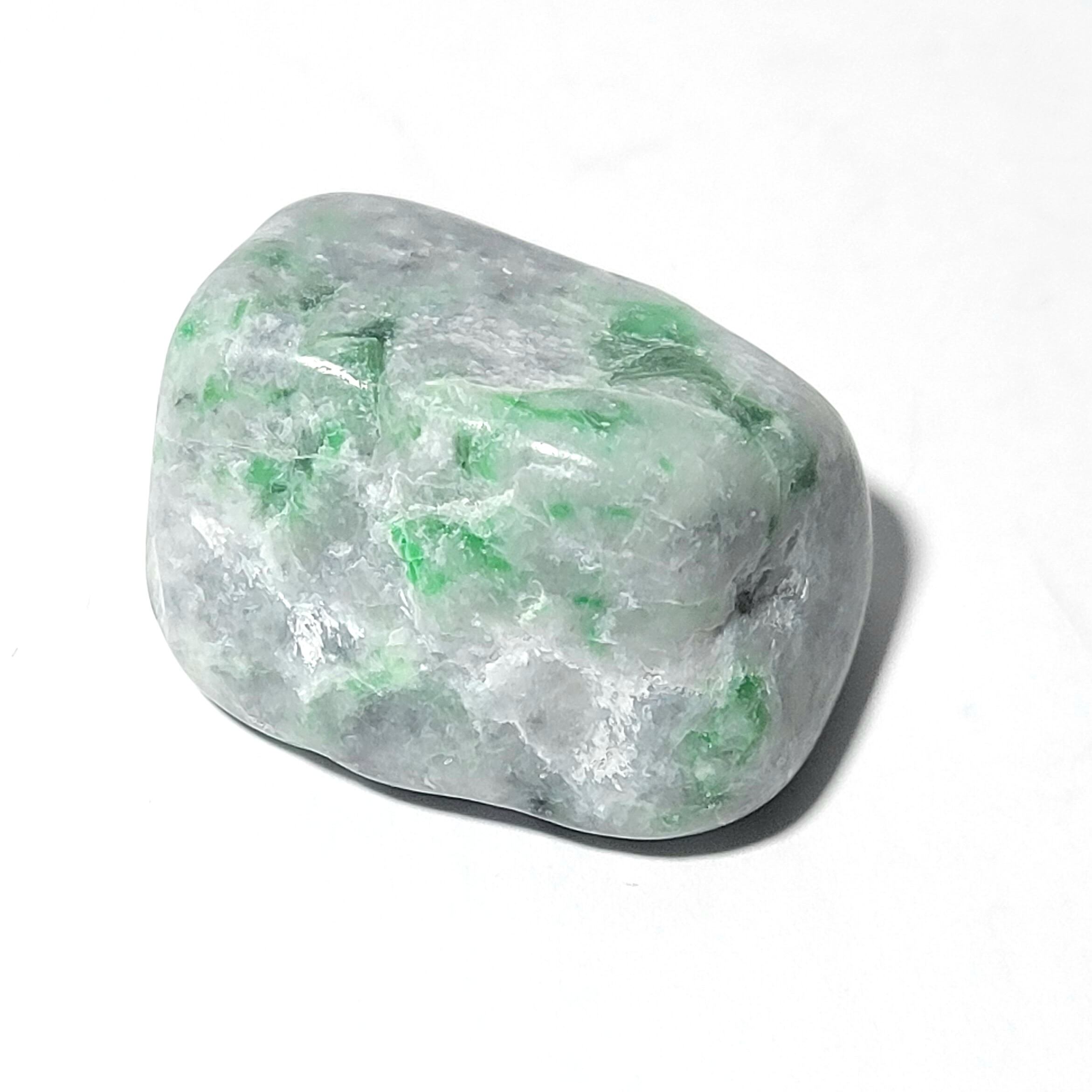 糸魚川翡翠握り石【国石】・磨き石 BGM-N0034 | 糸魚川翡翠工芸家 赤羽