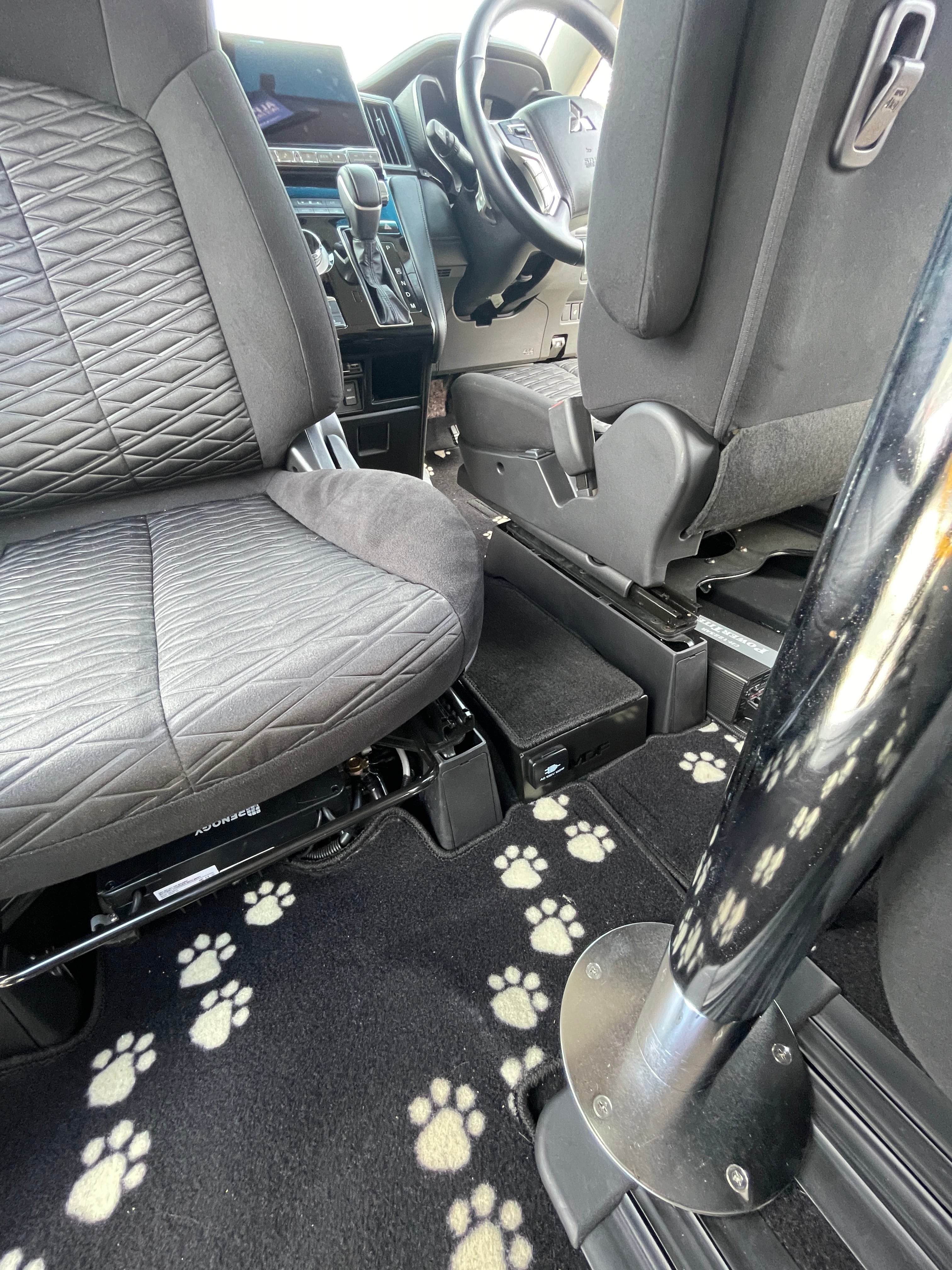 3月下旬～入荷予定】 MDF デリカD:5 ウォークスルーキット（NEW