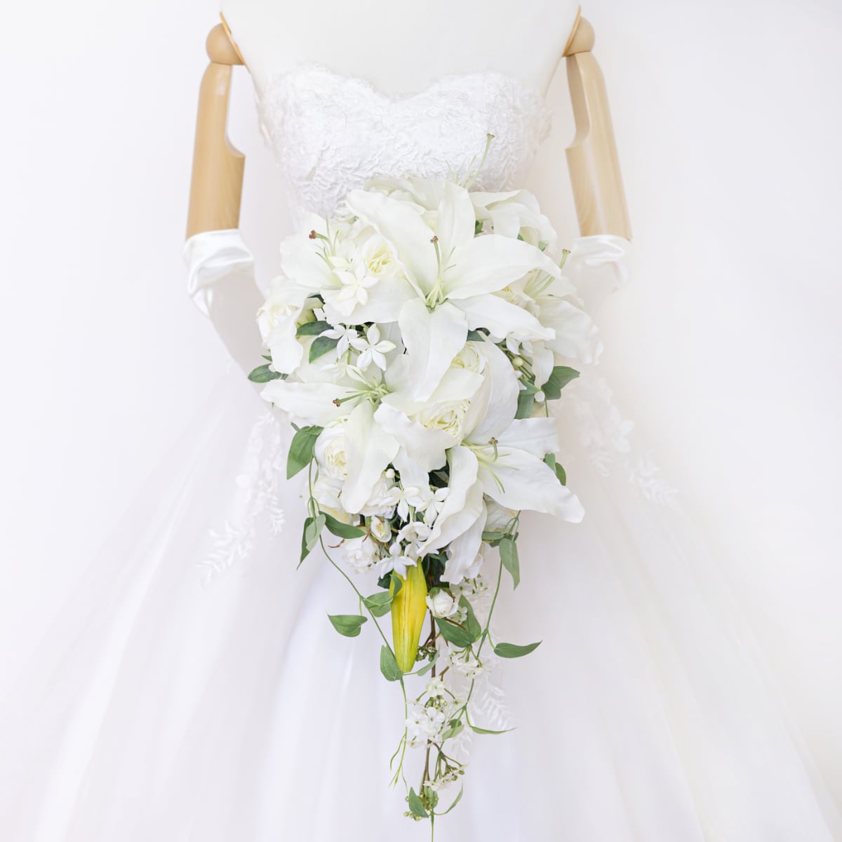 ジャスミンとユリのキャスケードブーケ ウェディングブーケ