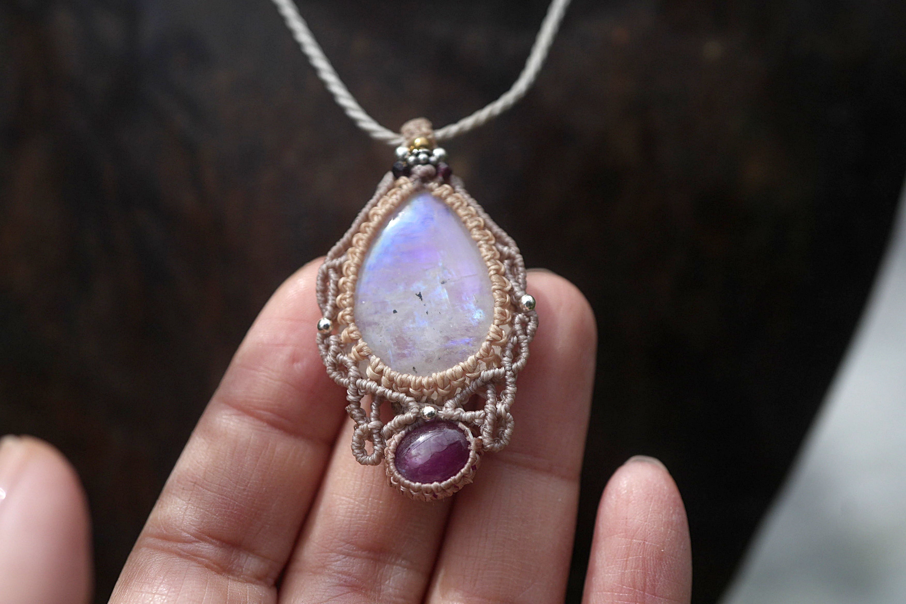 幻想の世界☆ruby レインボームーンストーン マクラメネックレス1594