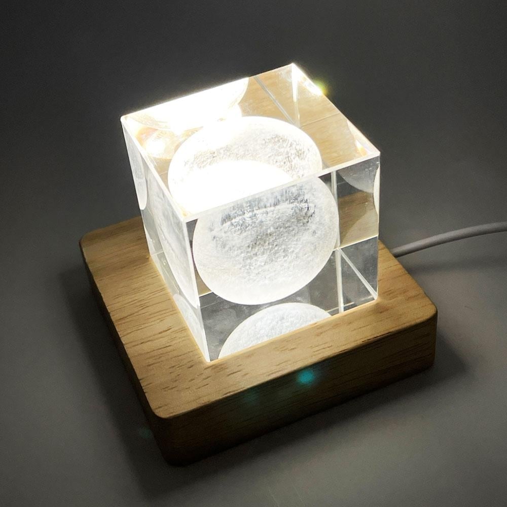 在庫限り】置物 クリスタル 月 ムーン 台座付き LED レーザー 彫り 3D