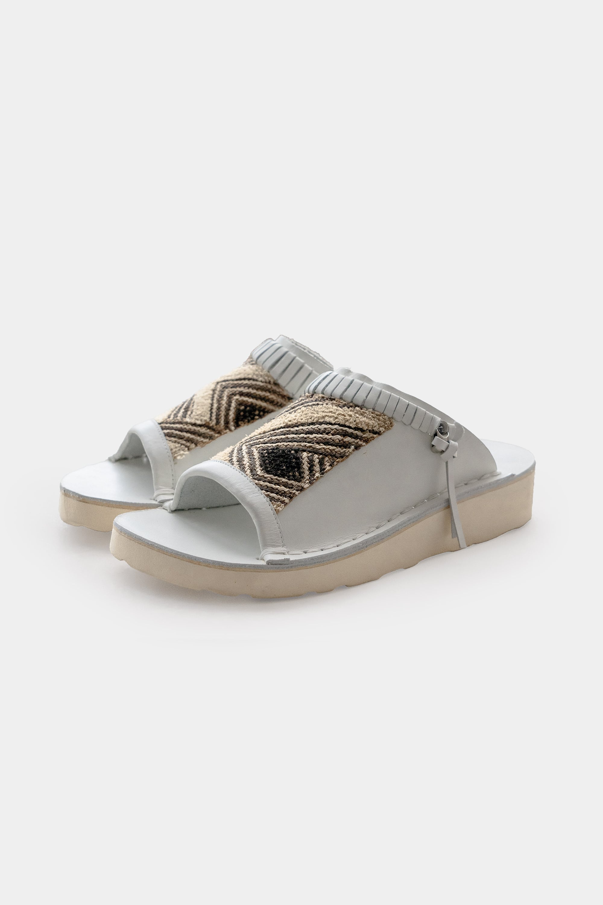 WONDER FULL LIFE - Kuba Sandal クバ布 サンダル Camel | ROUND ROBIN