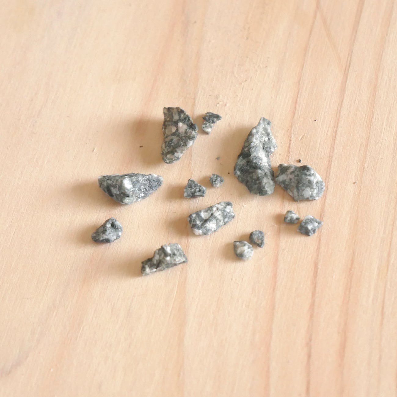 遠野の霊石さざれ500g 高波動！高浄化！保冷＆保遠効果！赤外線