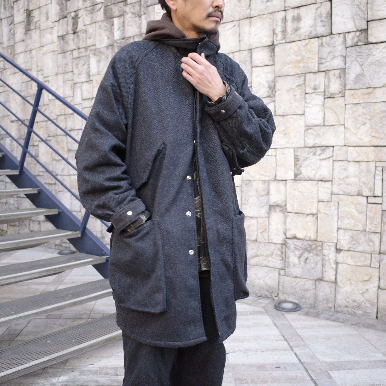 SASSAFRAS(ササフラス) / Digs Crew Tube Coat -Charcoal- | Signs