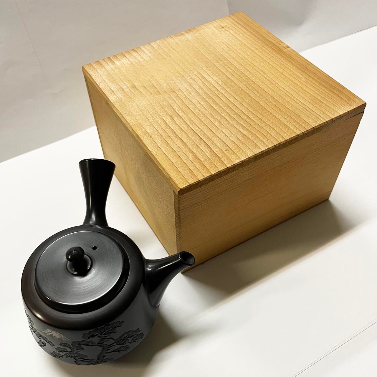 常滑焼 富士山と幽人春行の詩が彫刻された急須 沢田昭邨作 谷川白道