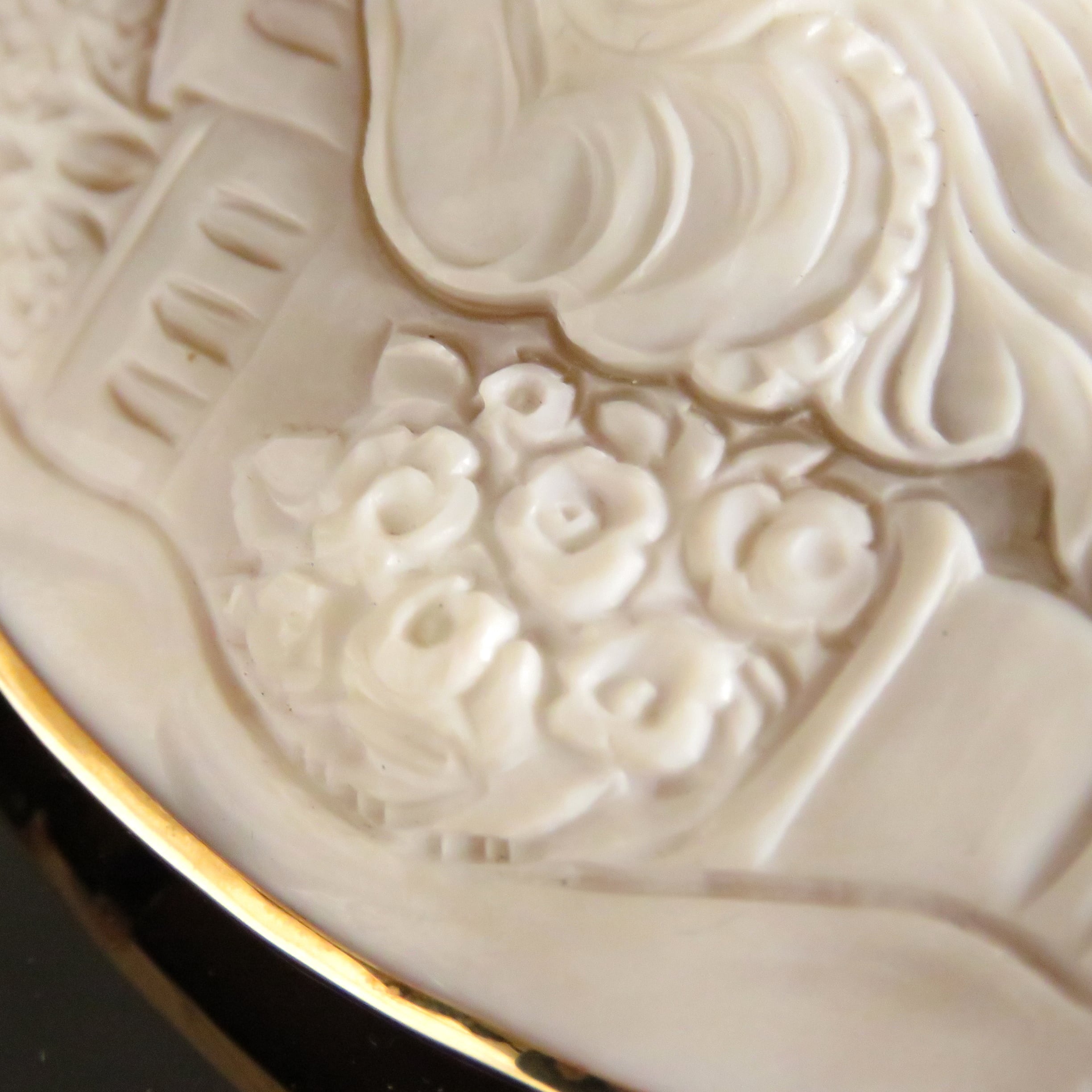 在銘・サイン有り(orsal) k18枠 特大シェルカメオ「少女2人