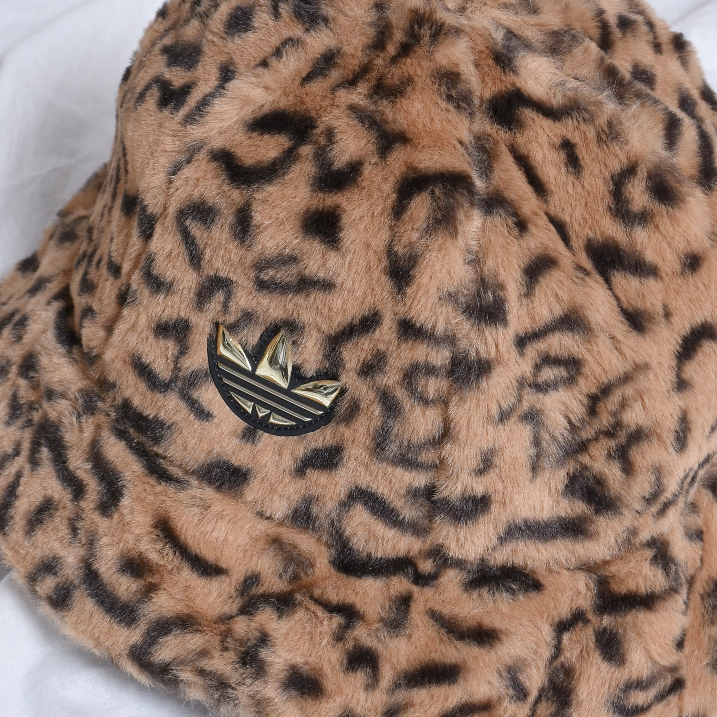 adidas】ふわもこ ヒョウ柄ファーバケットハット | VOLCAN&APHRODITE