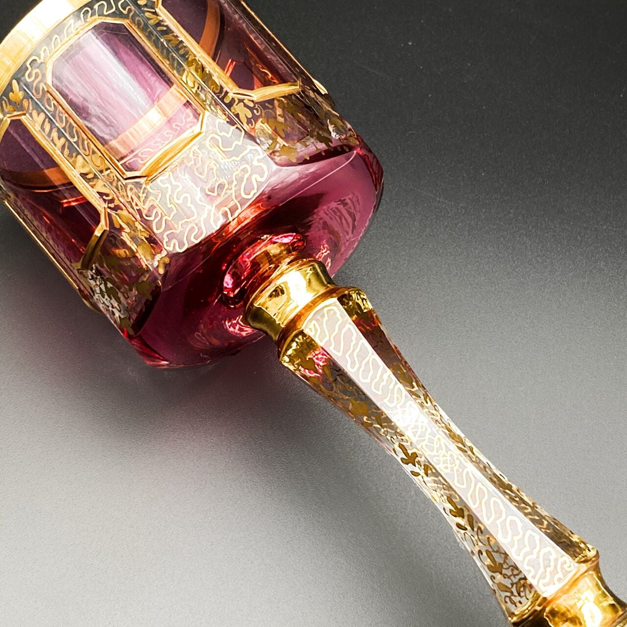 ボヘミアガラス エーゲルマン パネルグラス ワイングラス ロゼ 金彩