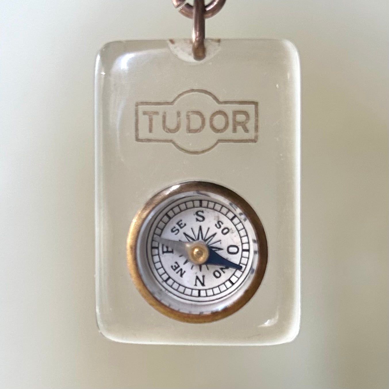 TUDOR 方位磁針 ブルボンキーホルダー | ブルボン蚤の市 ｜ブルボン
