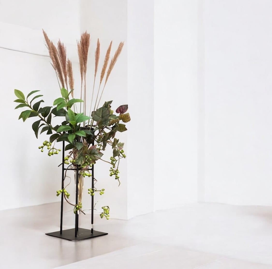 鉄器 (高さ50 cm) 花スタンドS (花器ガラス23cm x1 付き) | TSUNE;田中