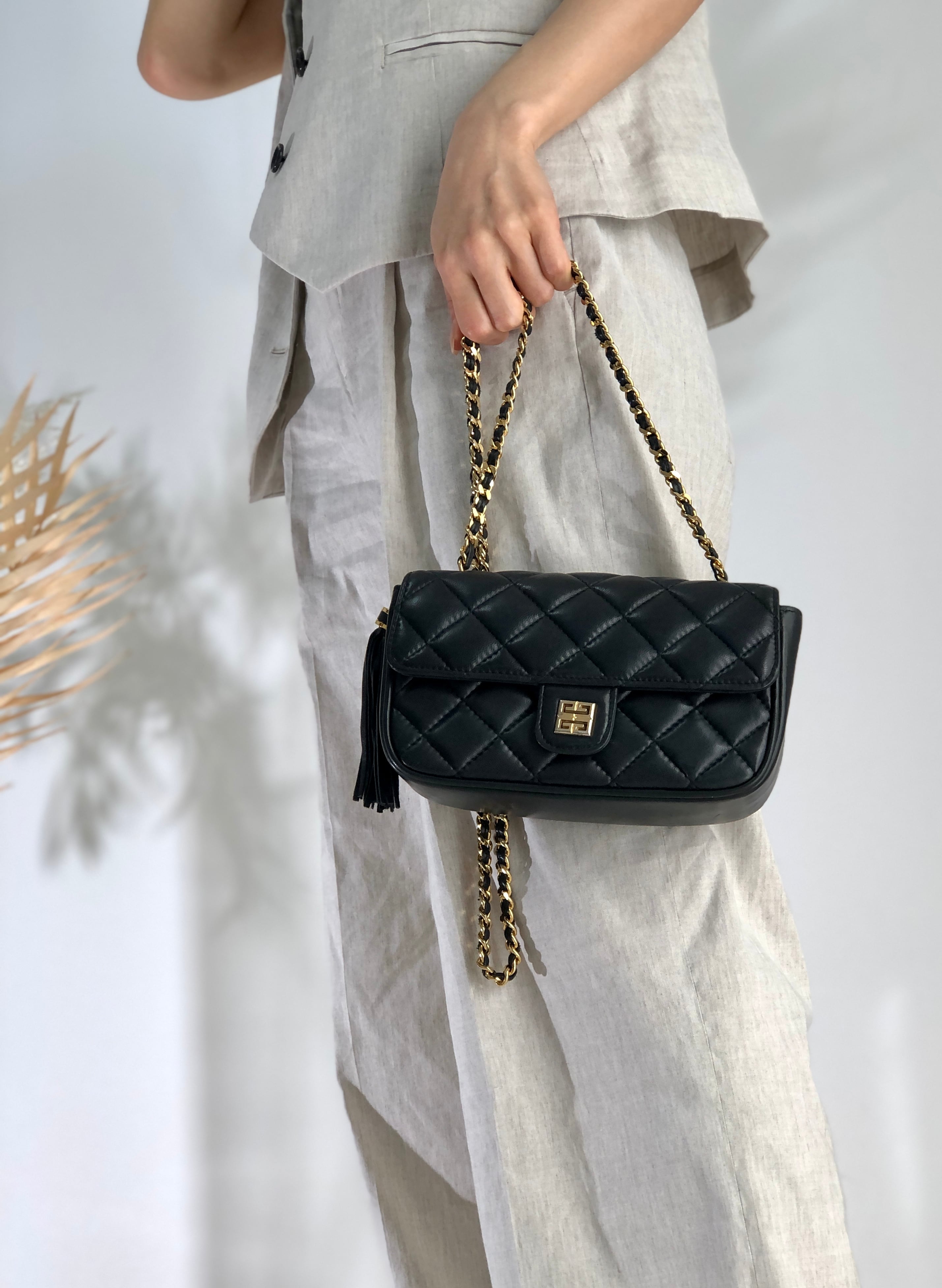 GIVENCHY ジバンシィ ロゴ タッセル レザー キルティング チェーン