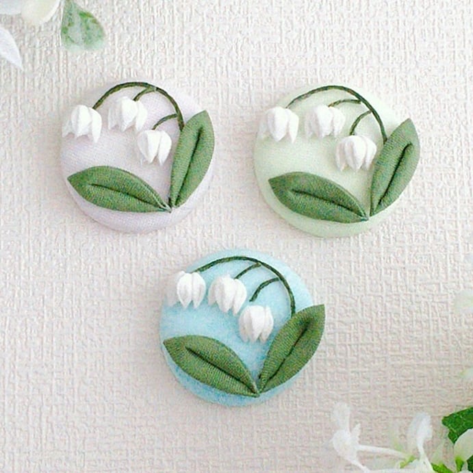 つまみ細工 すずらんのくるみブローチ 】----フラワー/誕生日/記念日