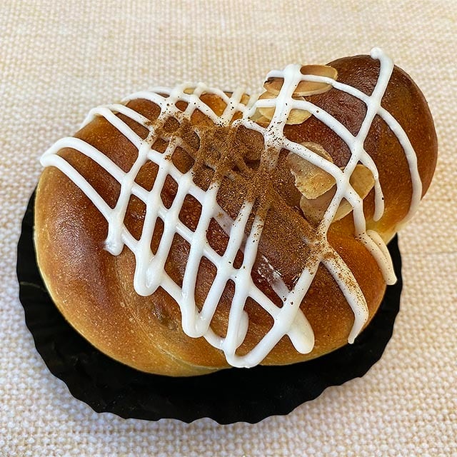 シナモンロール | 100％自家製酵母を使用した石薪窯のパン屋さんtoriton