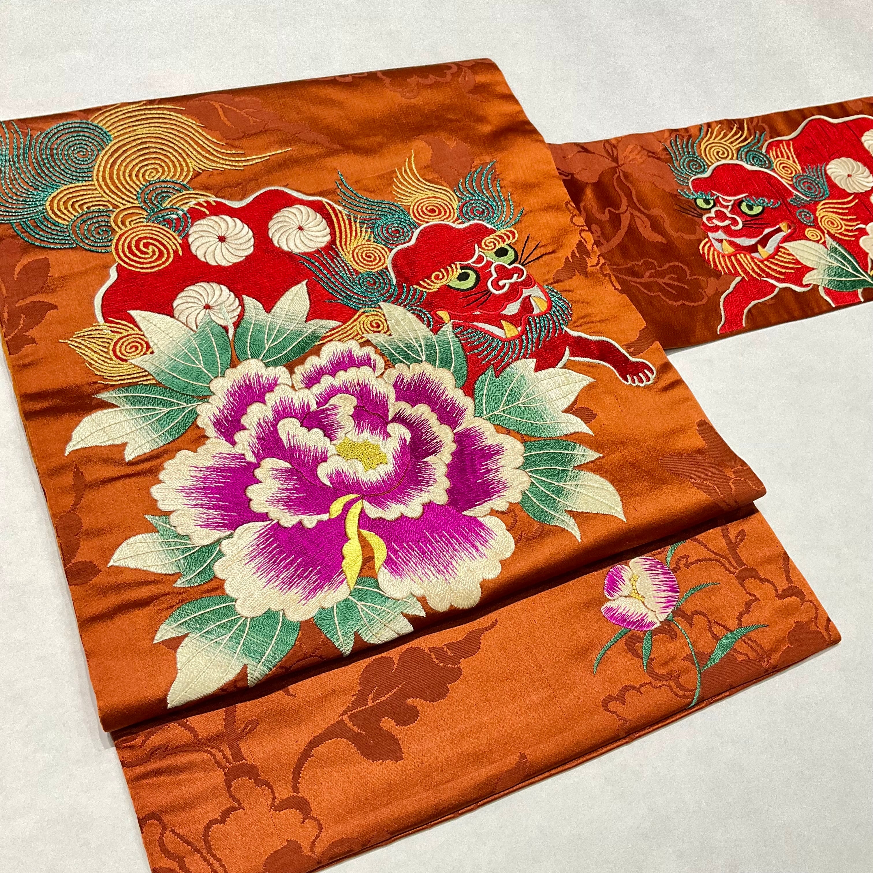 牡丹と獅子＊刺繍帯 唐獅子 ボタン 茶繻子 アンティーク名古屋帯 A464