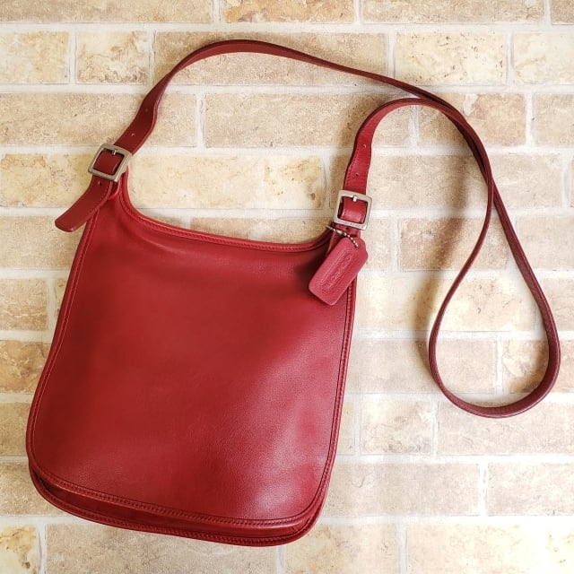 オールドコーチ ☆ レザー 薄マチ ショルダーバッグ レッド ユニ