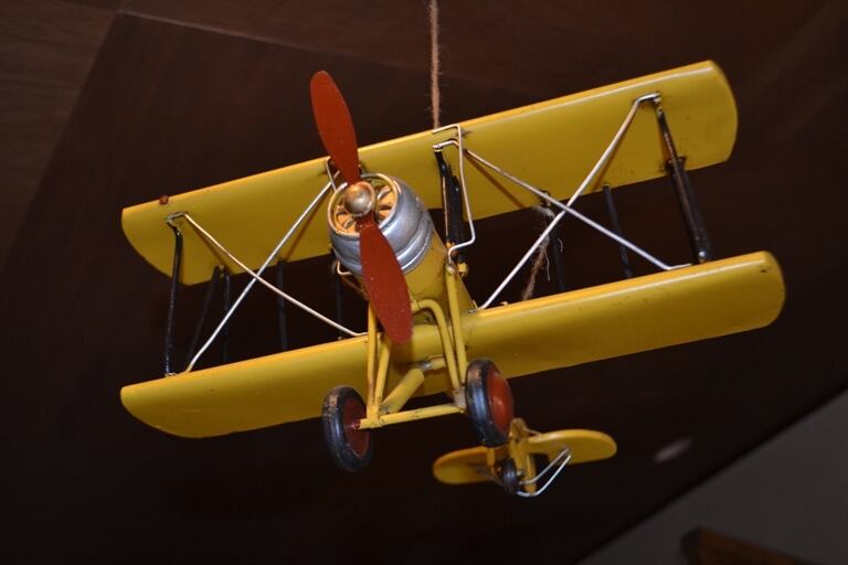 ブリキのおもちゃ 二枚羽の飛行機 | petit jenny