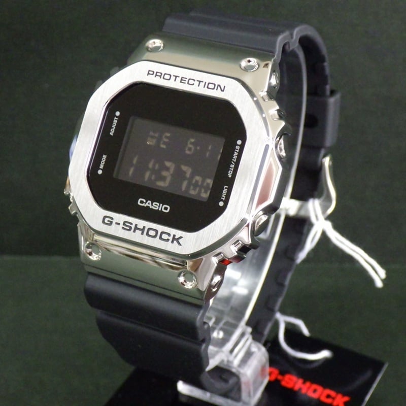 カシオ G-SHOCK GM-5600U-1JF メタルケース シルバー デジタル 20気圧