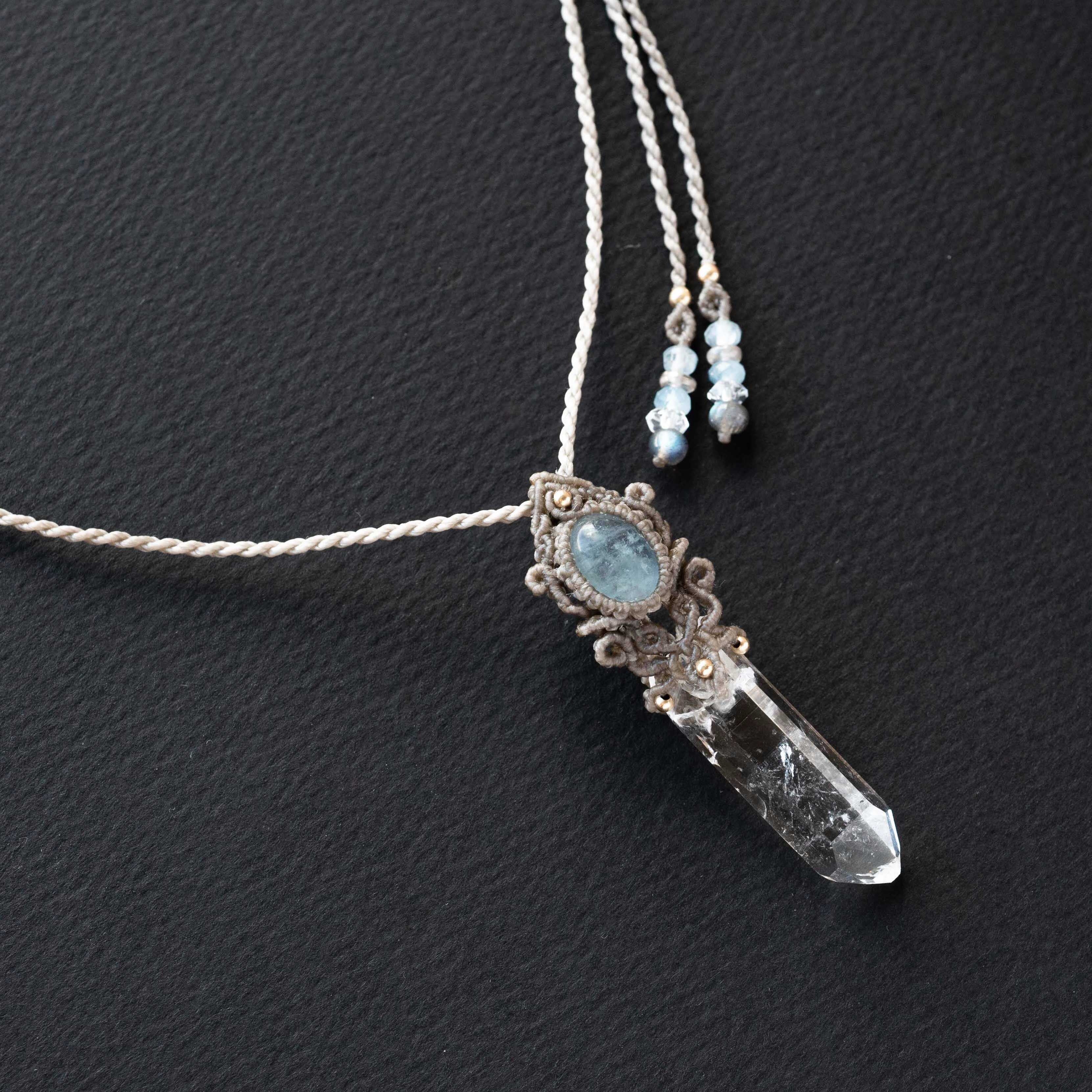 クリスタルとアクアマリンのマクラメ編み 天然石ネックレス | SHANTi WALA