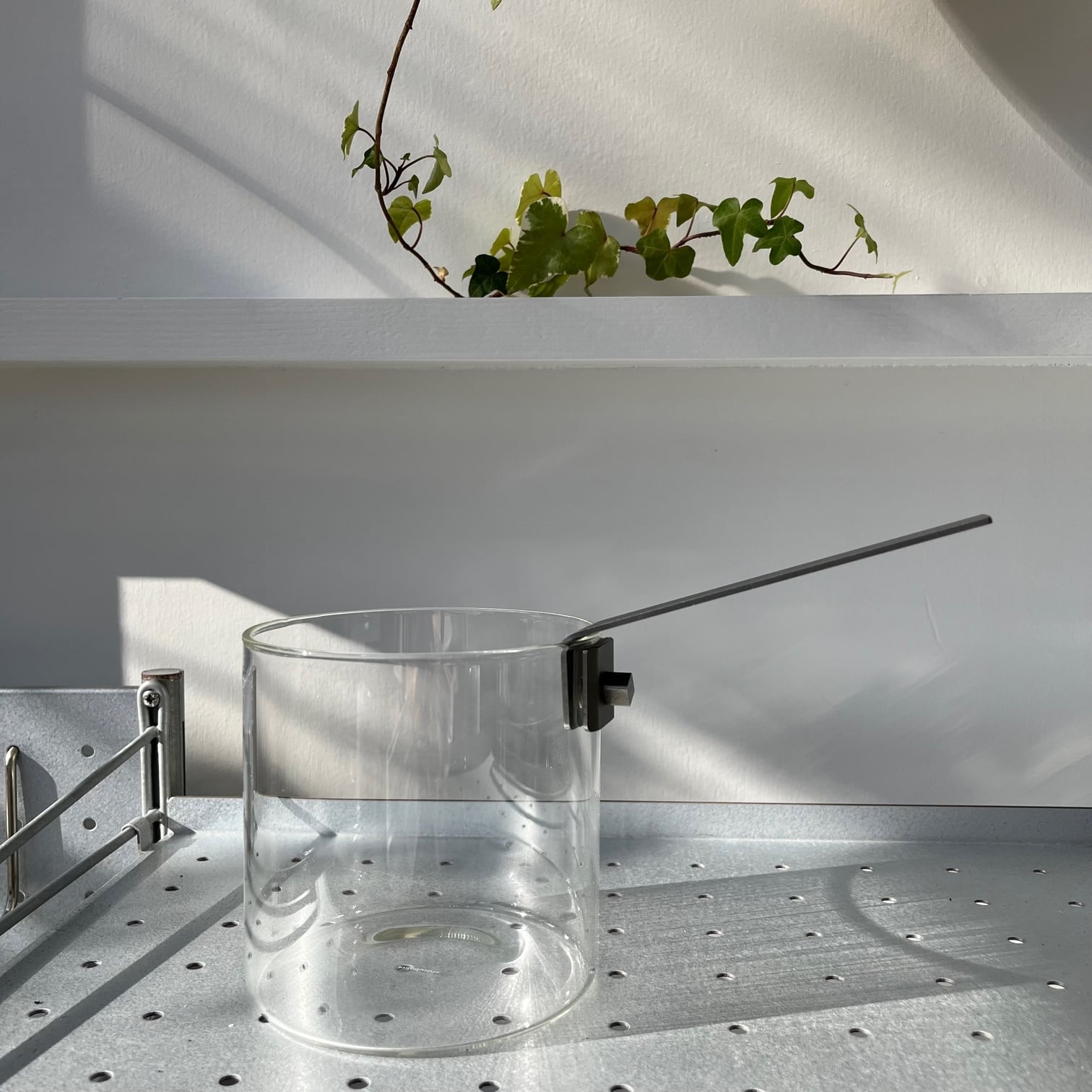 THE KETTLE ガラスの片手ポット knindustrie ケイエヌインダストリー社