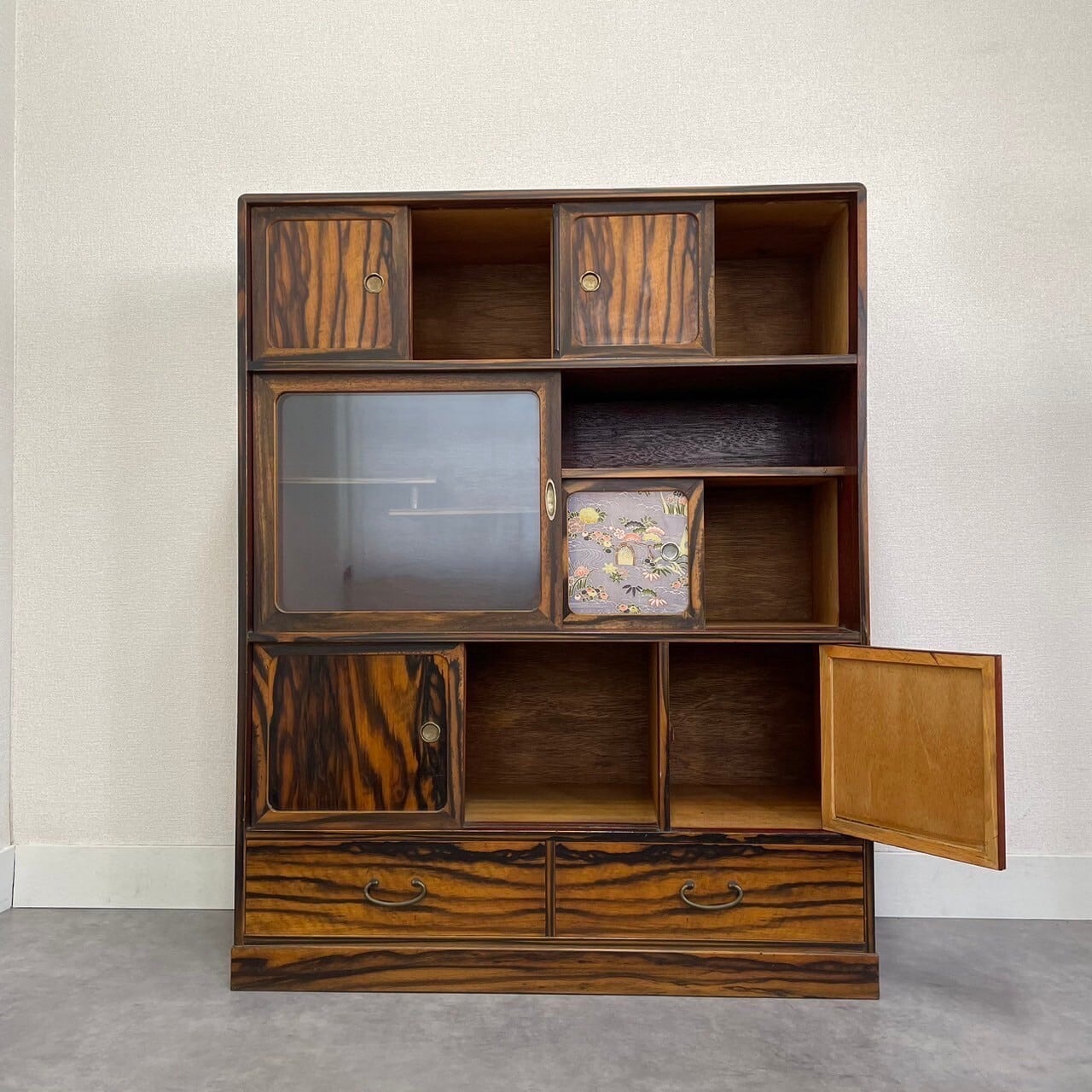 古い黒柿の茶箪笥 | meguri