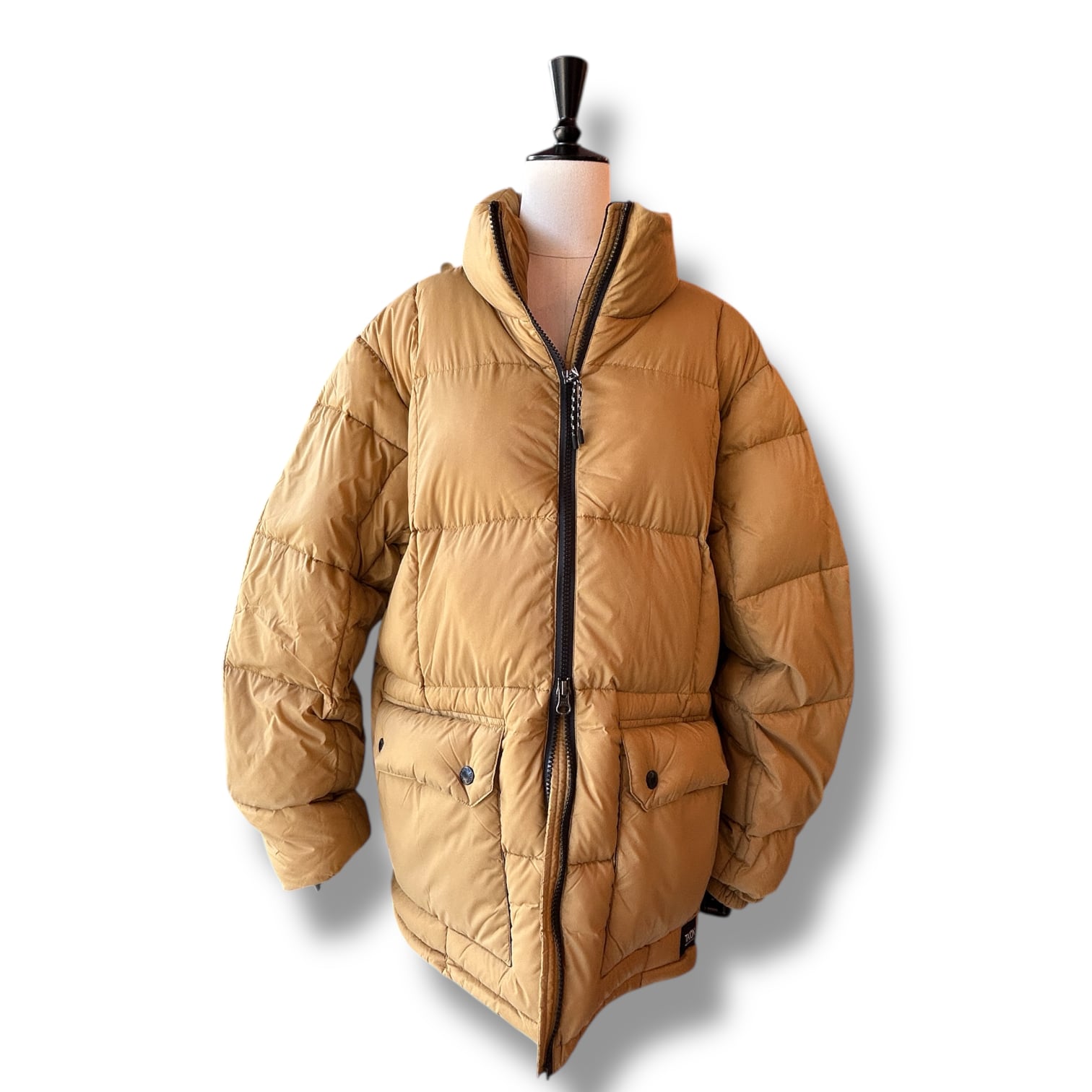 UNISEX”MOUNTAIN PACKABLE VOLUME DOWNJACKET-Beige【TAION】タイオン