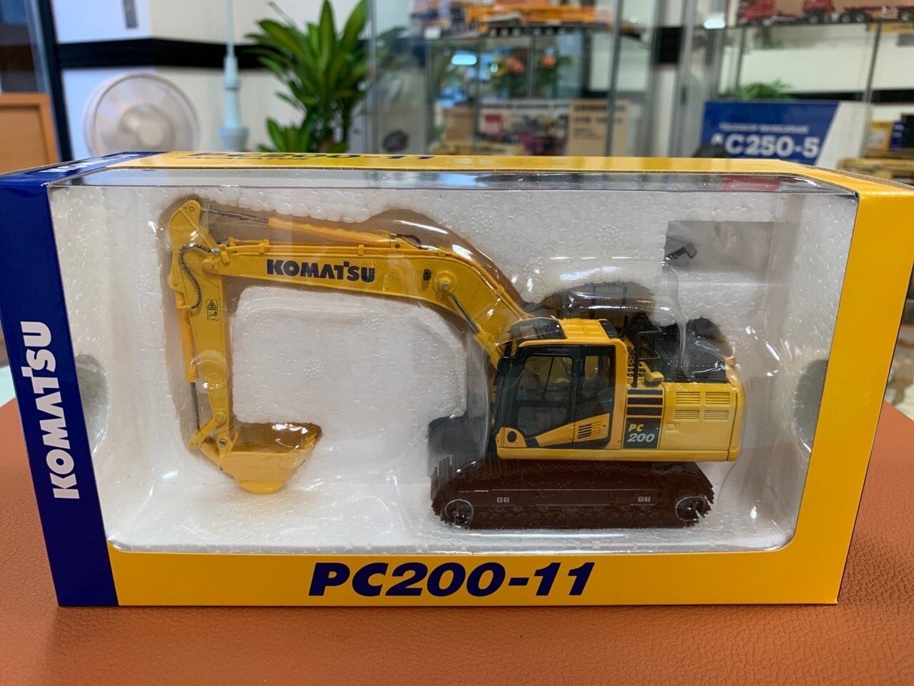 REPLICARS 1/50 KOMATSU PC200-11 | 北原模型株式会社