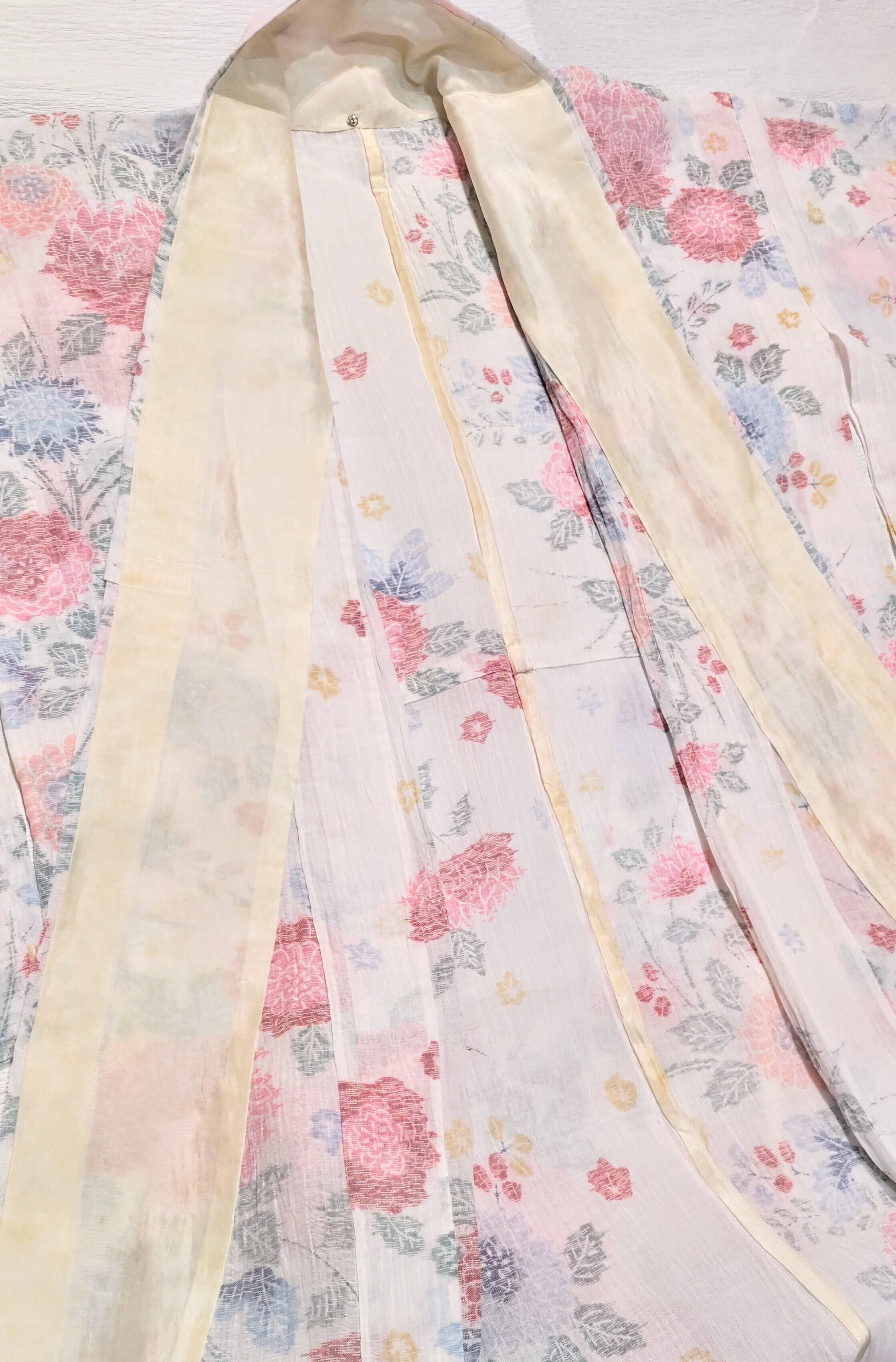 小千谷ちぢみ 白地にカラフルなお花柄 | リサイクル着物 菅野