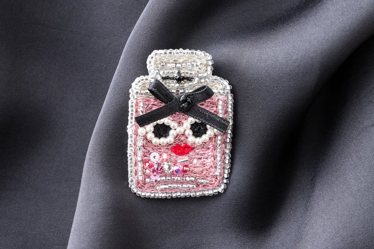 Immana Paris オートクチュールビーズ刺繍のブローチ パルファン