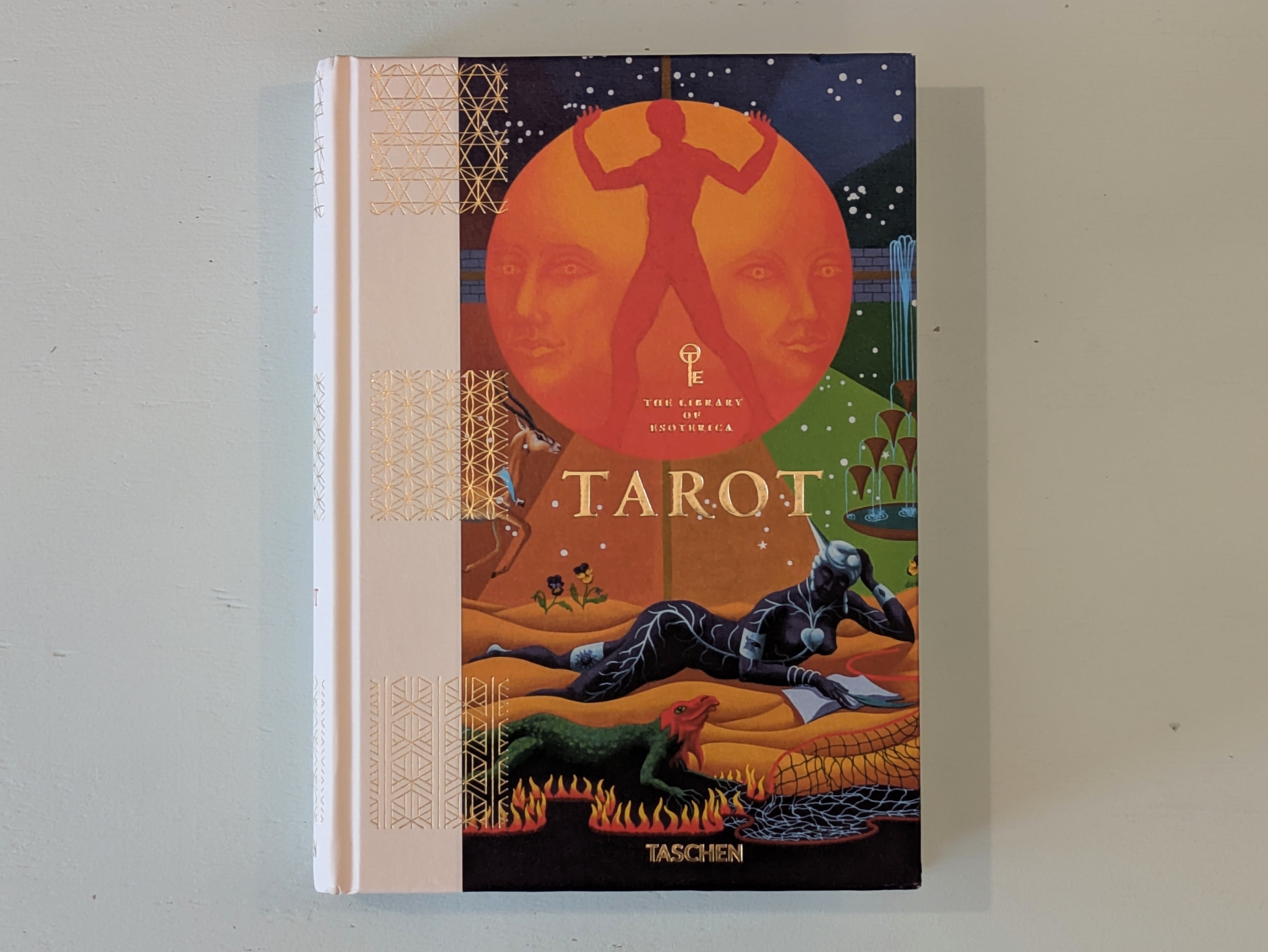 Tarot : The Library of Esoterica / タロット | Photobooks on the