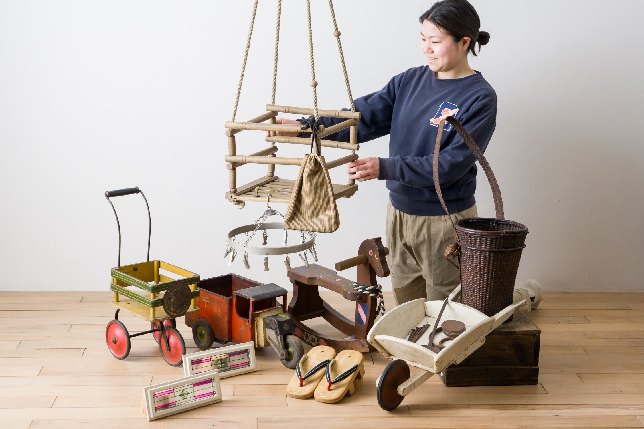 白い手押し一輪車 | ReBuilding Center JAPAN | リビセンオンラインストア