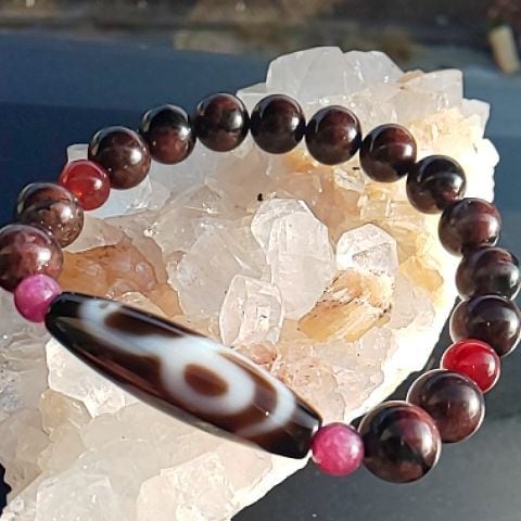 三面大黒天・白蛇天珠&ヌーマイトガーネット ブレス | 天然石 〜言霊〜 楓