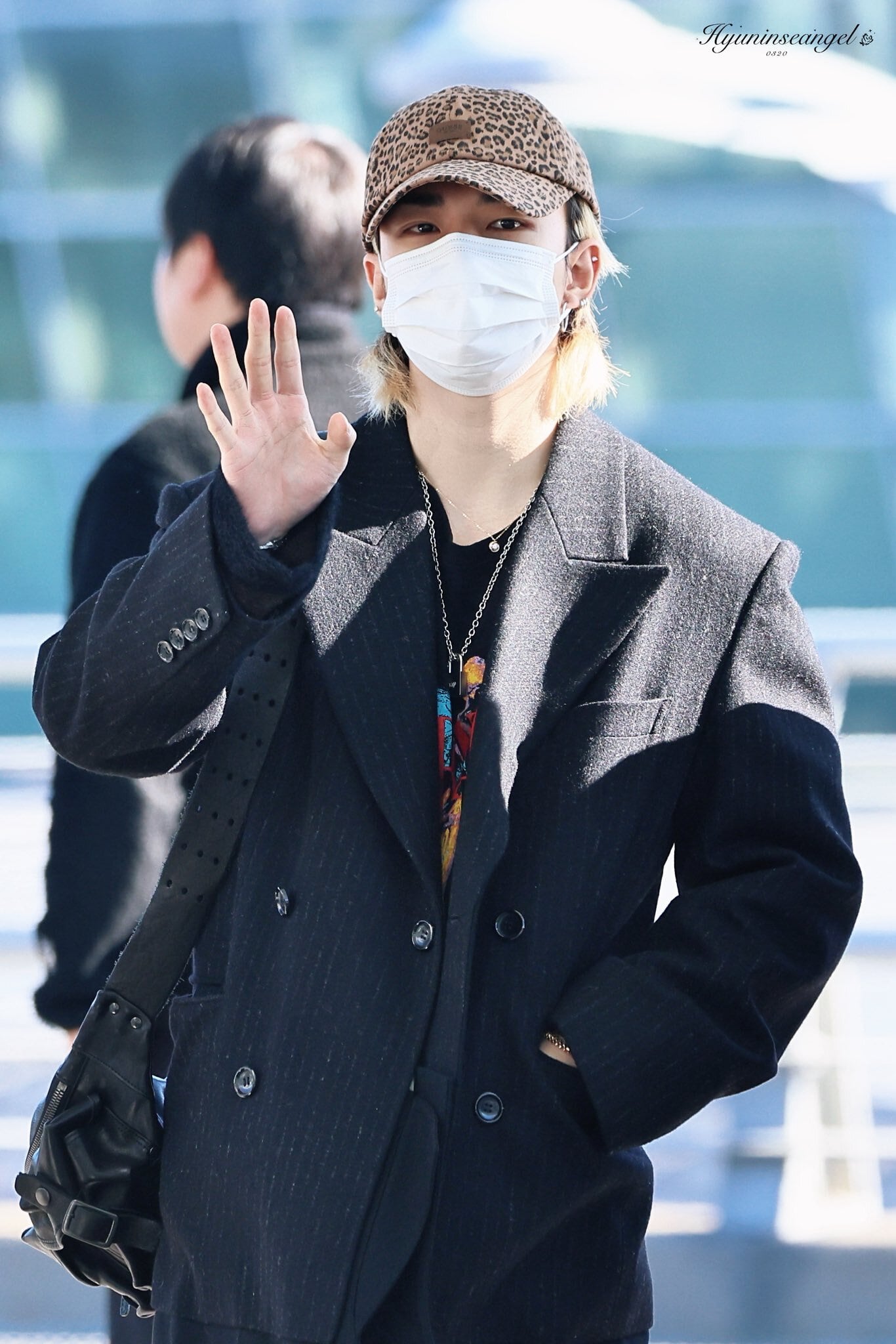 ☆Stray Kids ヒョンジン 着用！！【GUESS】Women's leopard ball