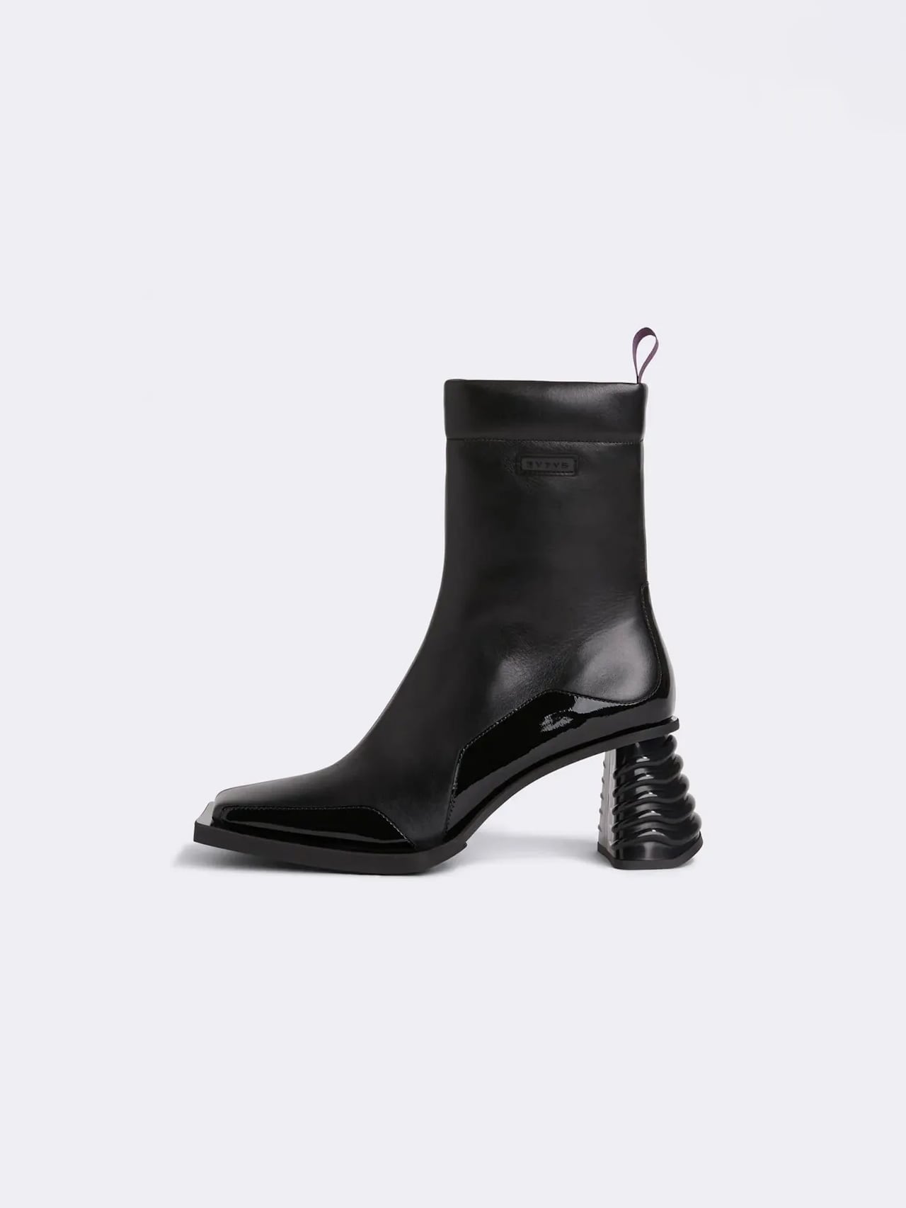 UNEEK BASEMNT - Discover independent style.