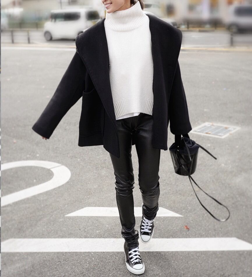 Short Opera Coat Black | gypsohila