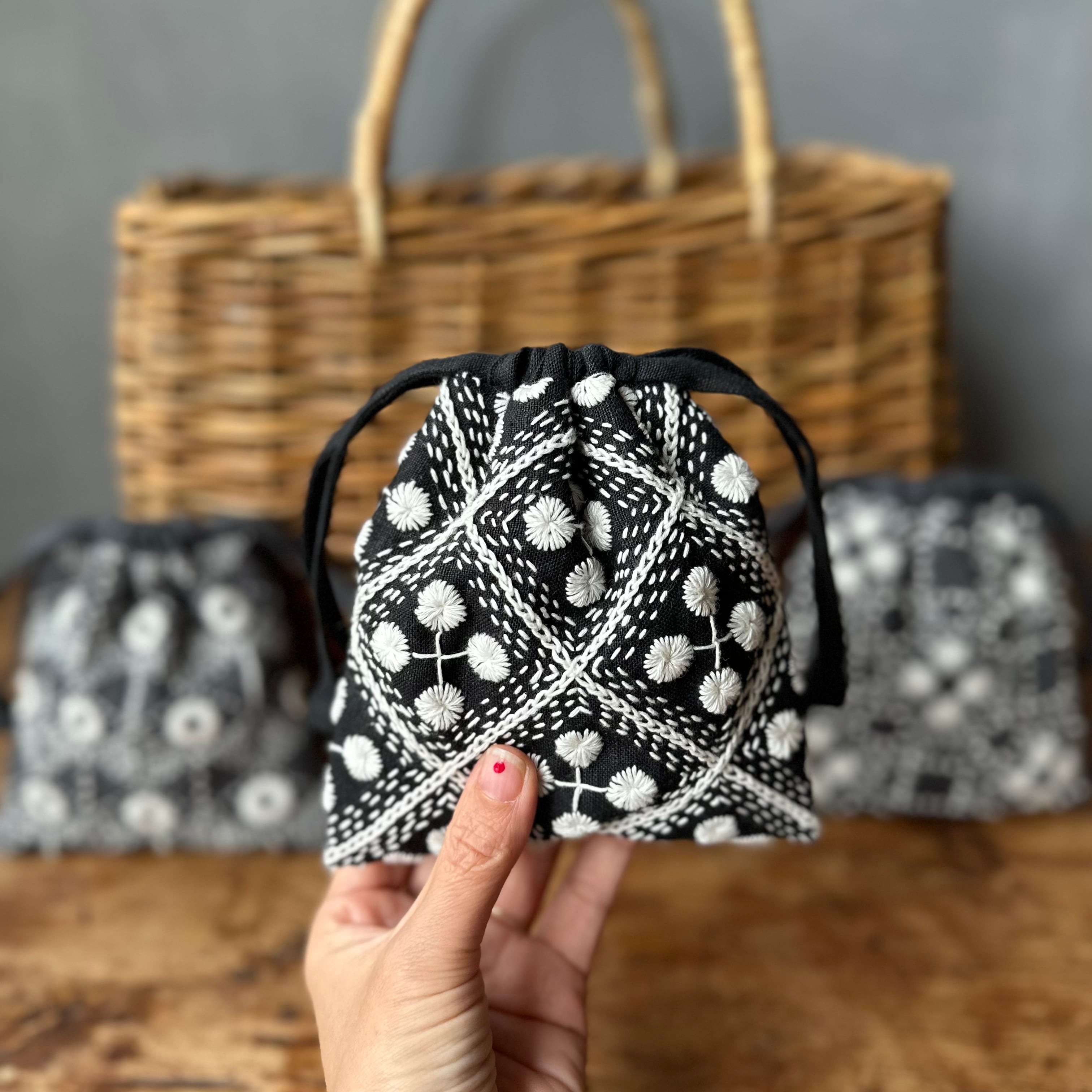 サシコステッチ巾着キット「四つ葉のクローバー」(ブラック