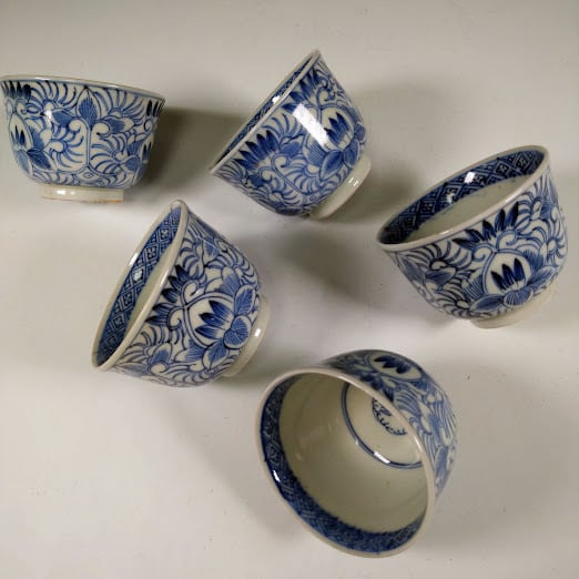 線描 湯呑 伊万里 染付 花紋 唐草文 生活骨董 日々の器 日本の古いもの