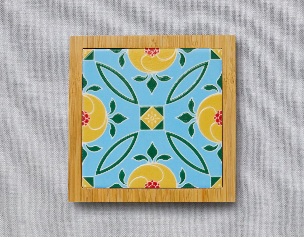 台湾マジョリカタイル「黄槿謙德」枠つき（大） | 茶嘉葉
