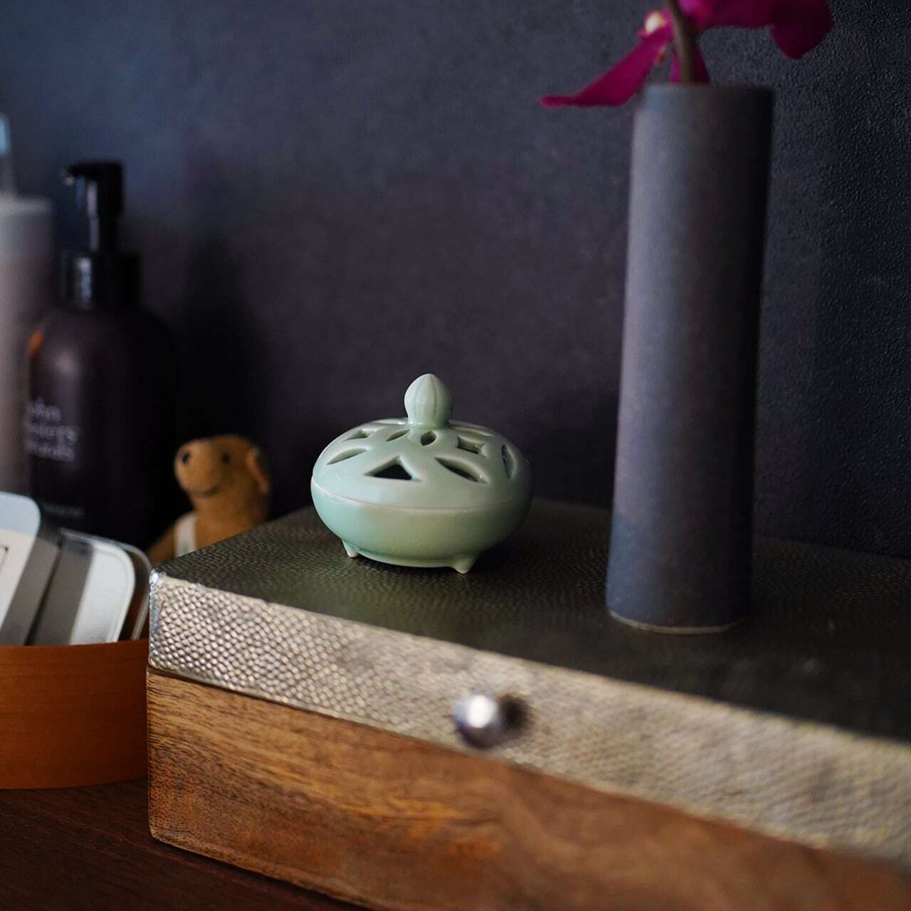 青磁/豆香炉/七宝透かし彫り | 鍋島焼窯元 市川冬山