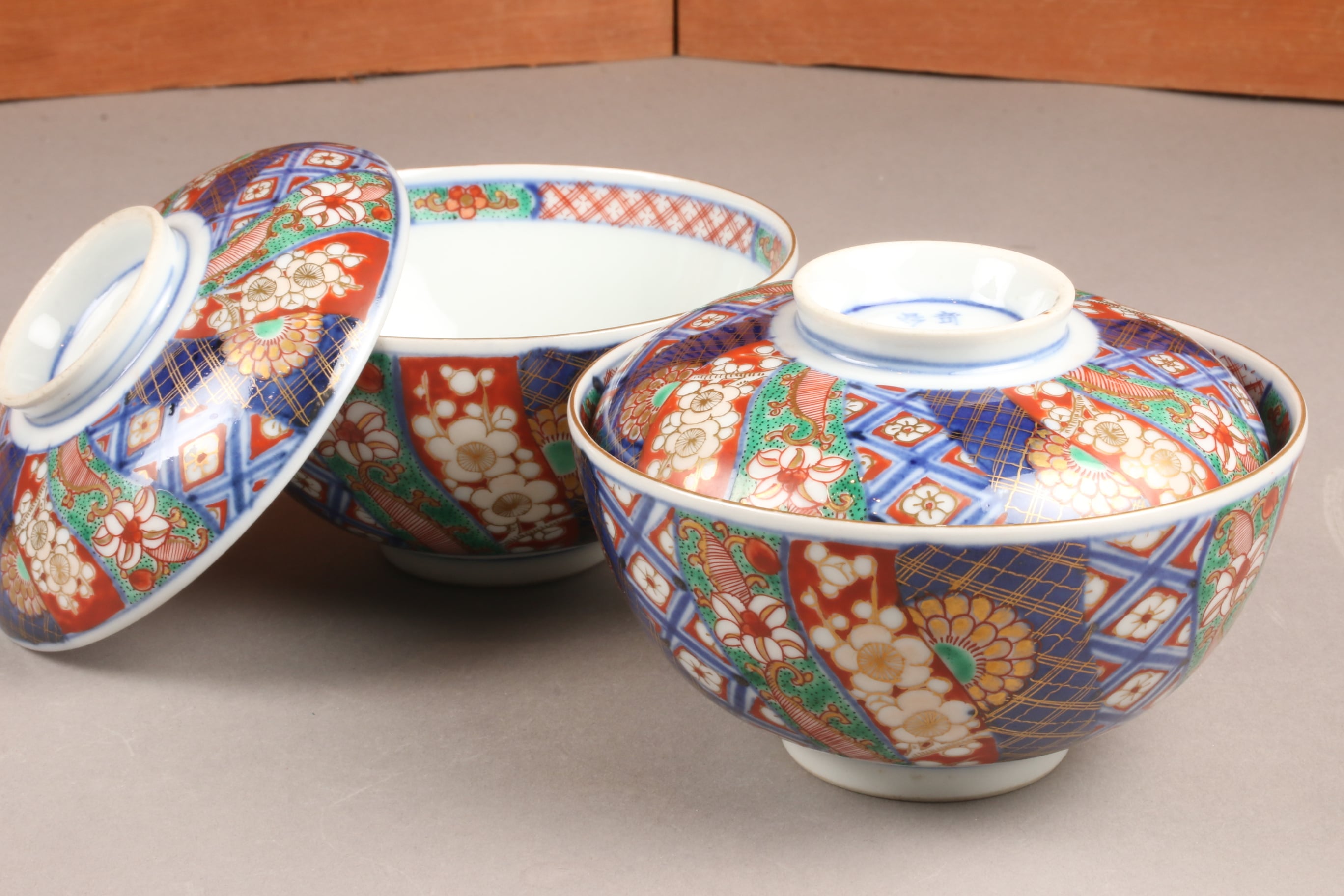 大聖寺伊万里 色絵 捻り壽文 蓋茶碗 | (有)新原美術