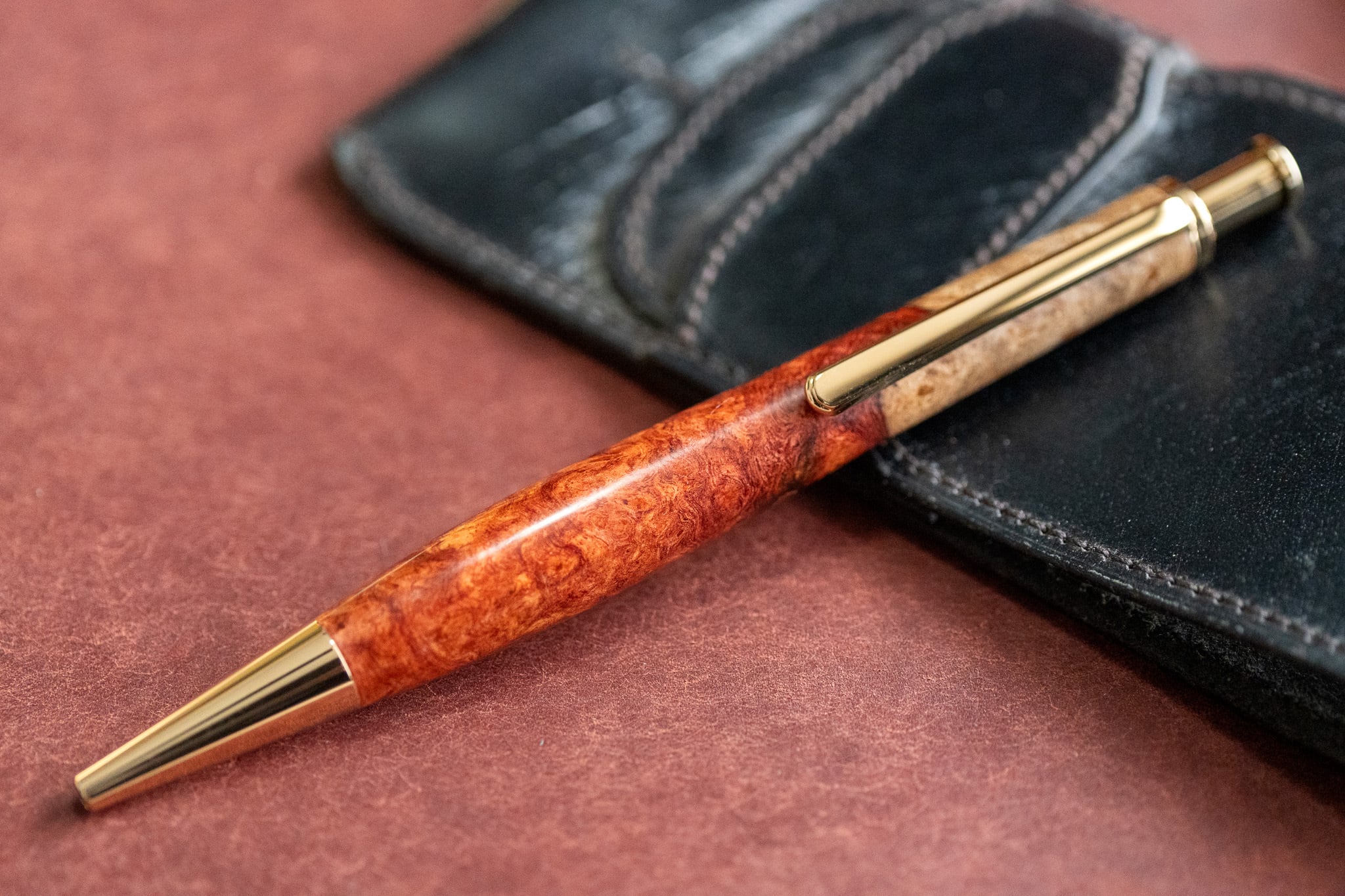 朱色の銘木】 本花梨紅白 特上 受注生産品 | 木軸ペン工房 金杢犀