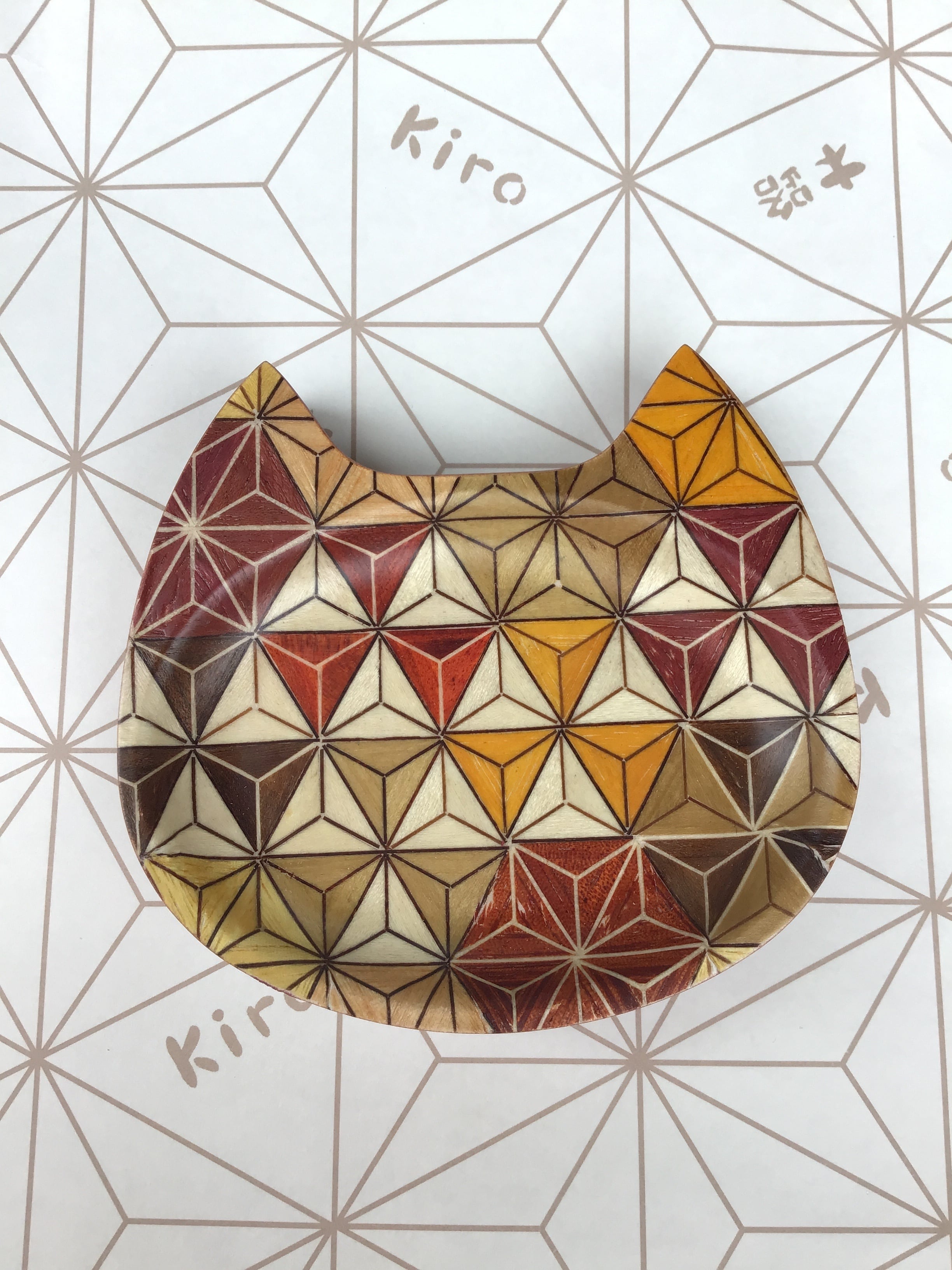 猫トレイ 亀甲麻の葉文様 | kiroshop