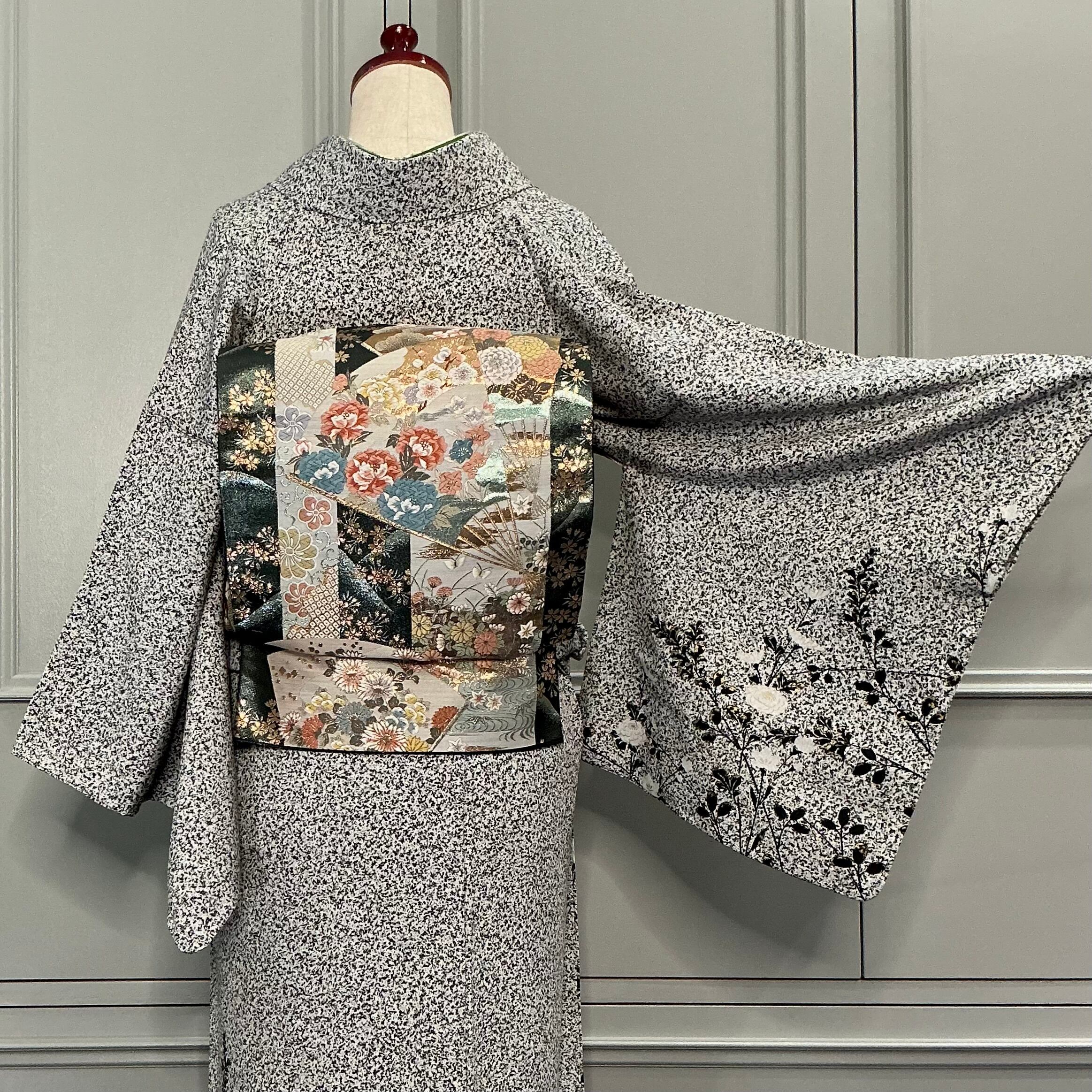 モノクロの秋草＊たたき染め 菊 桔梗 萩 白 墨黒 グレー ブラック 訪問