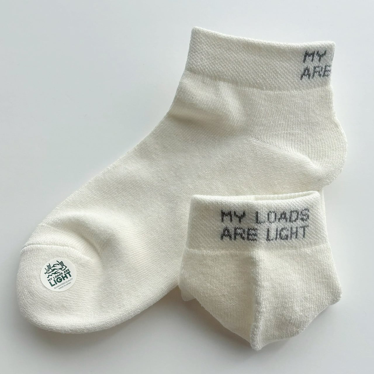 MY LOADS ARE LIGHT - Lightness Ankle Socks | stacks bookstore