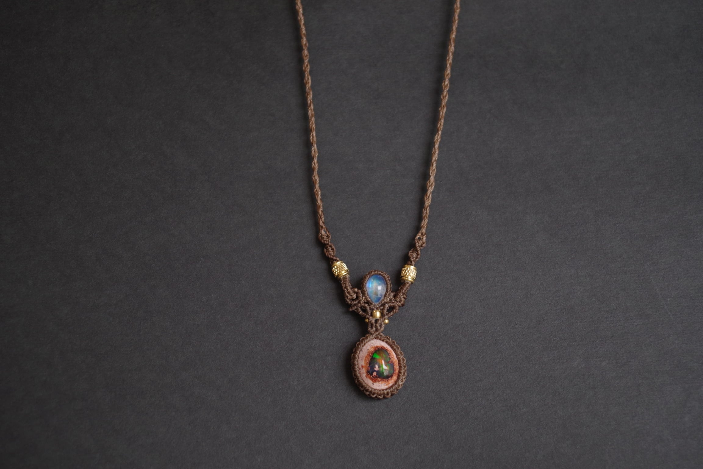 Cantera opal × Rainbow moonstone necklace | Lico macrame jewely shop