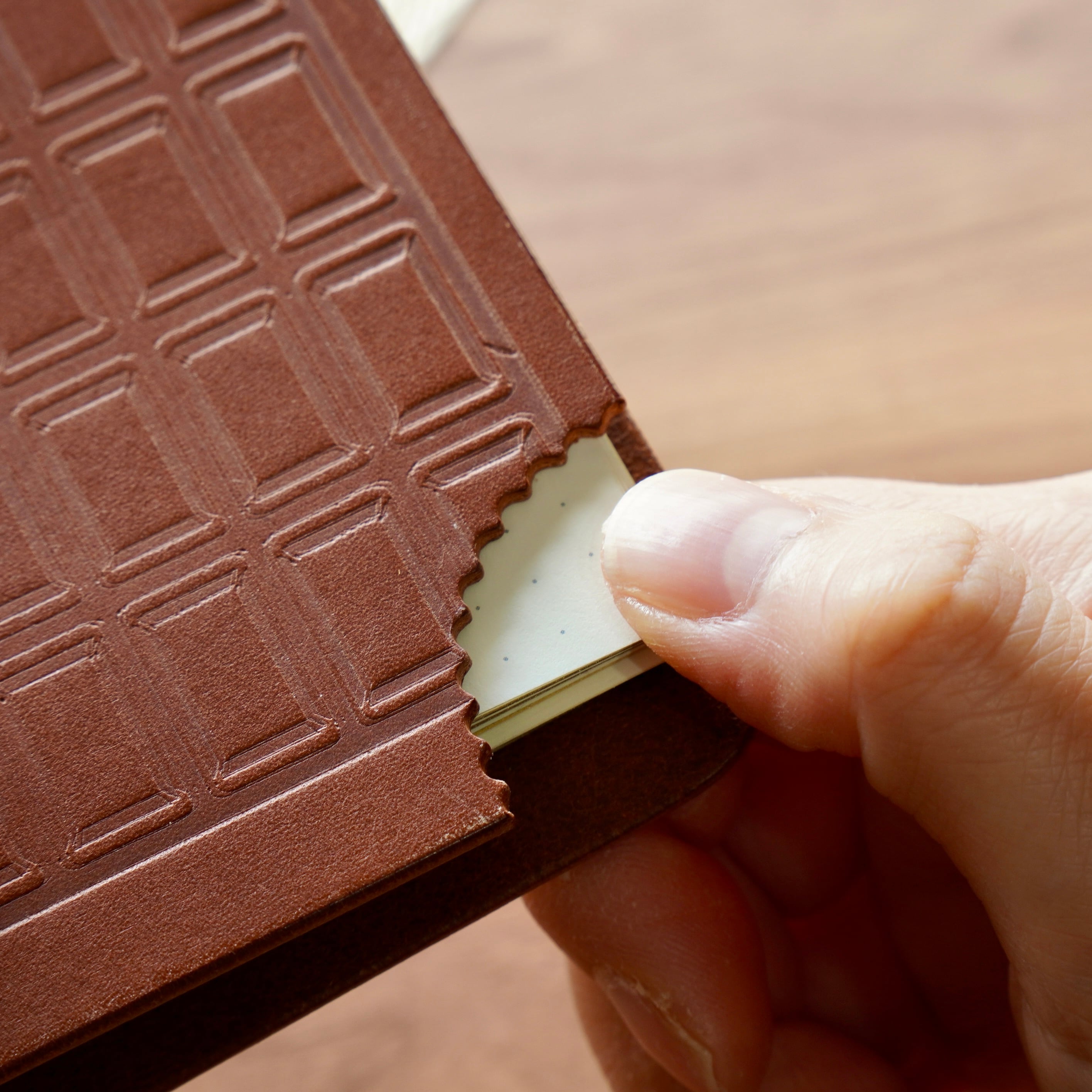 かじられちゃったチョコ×M6システム手帳カバー(ミニ6穴リング) | Pay ID