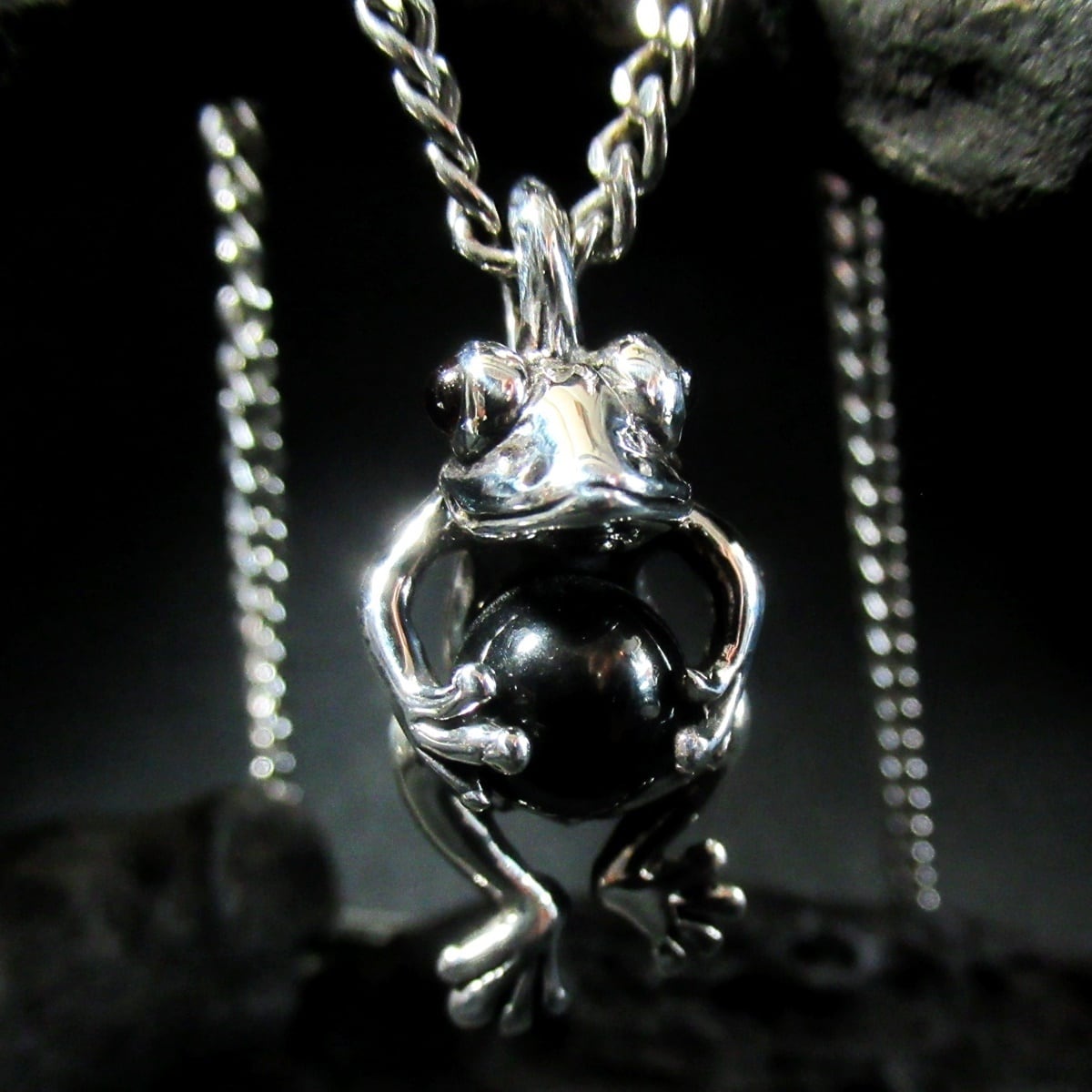 オニキスとカエルのペンダントトップ SV STONE | ARMS
